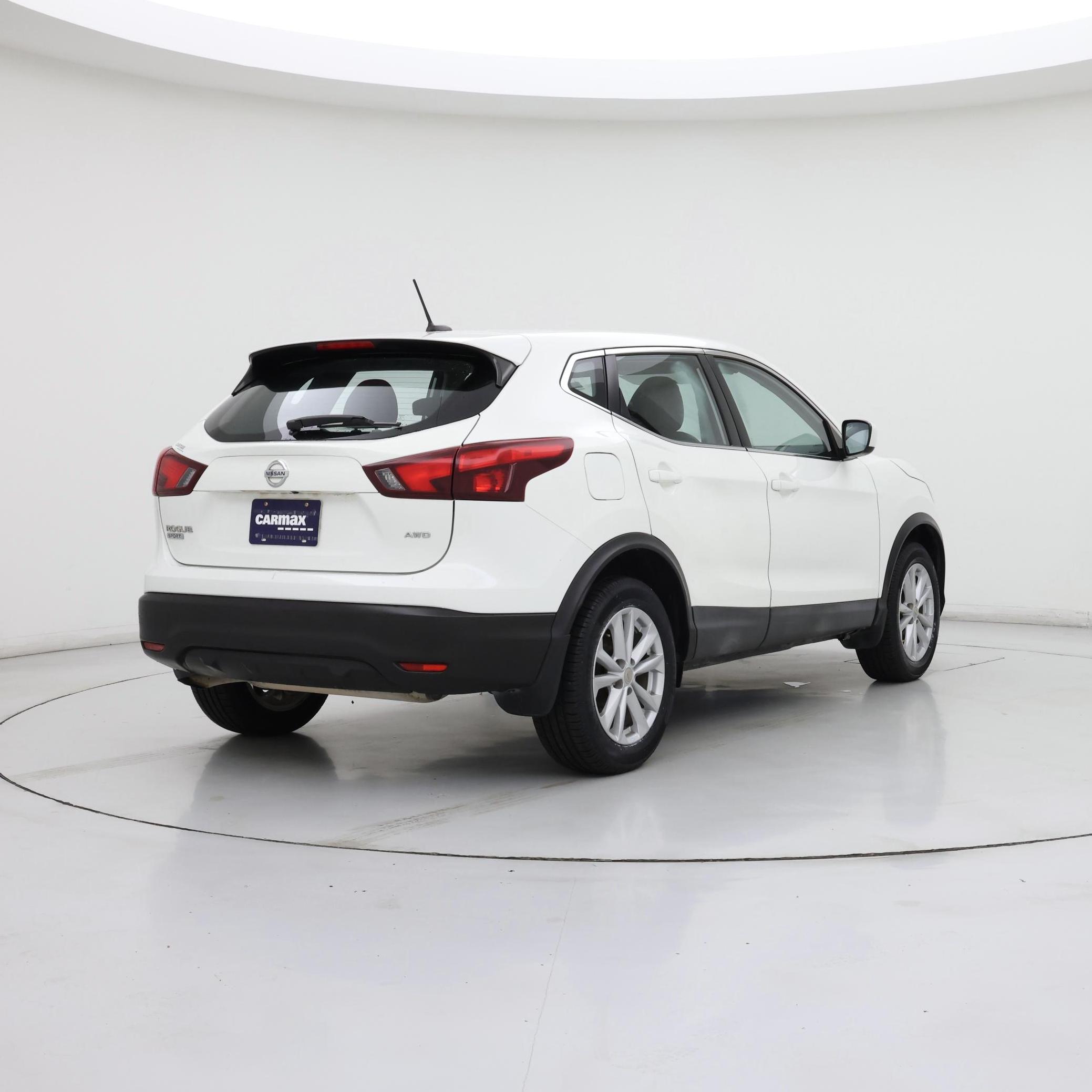 Thumbnail: 2017 Nissan Rogue Sport - 8