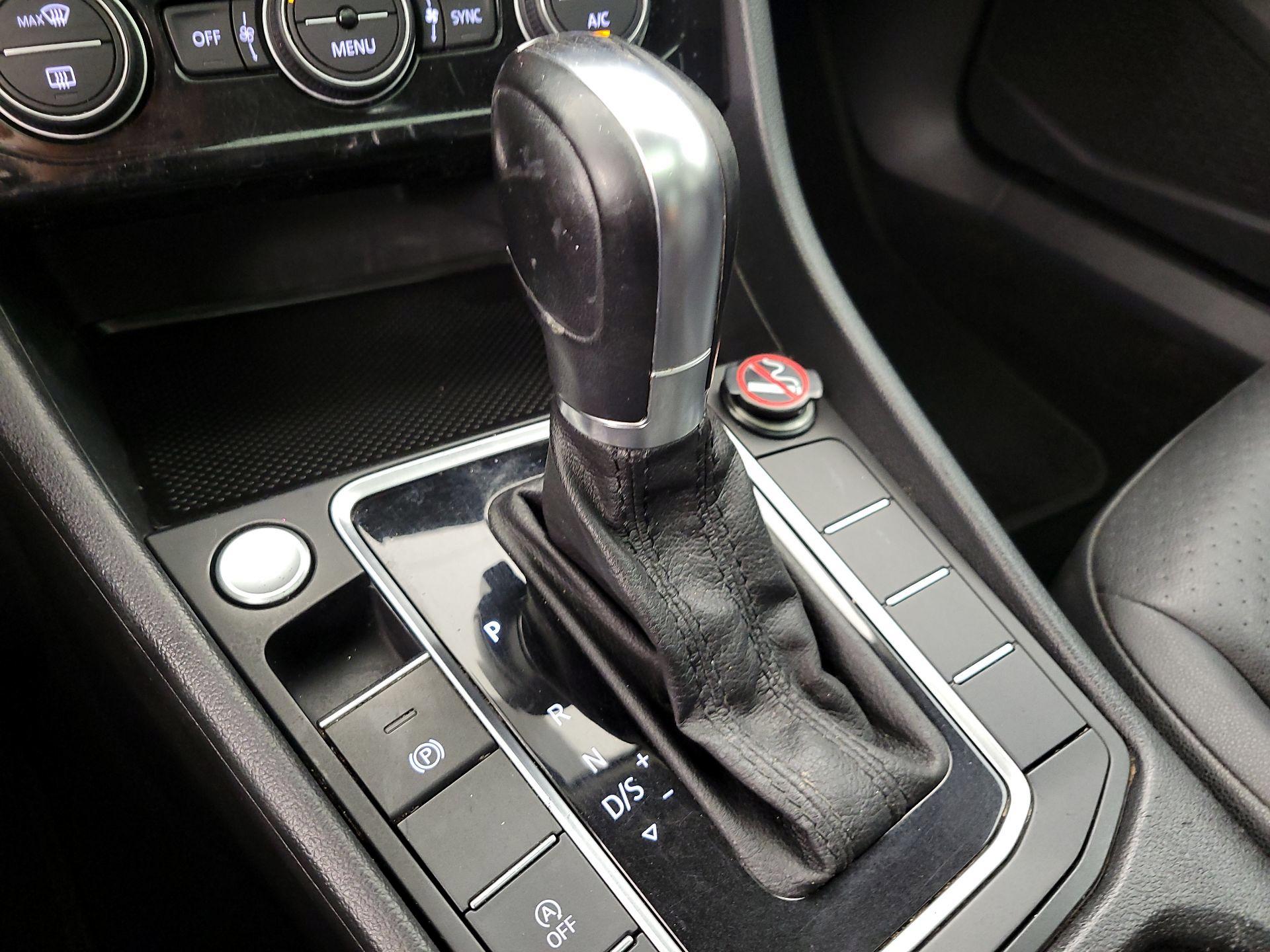 Thumbnail: 2019 Volkswagen Jetta - 17
