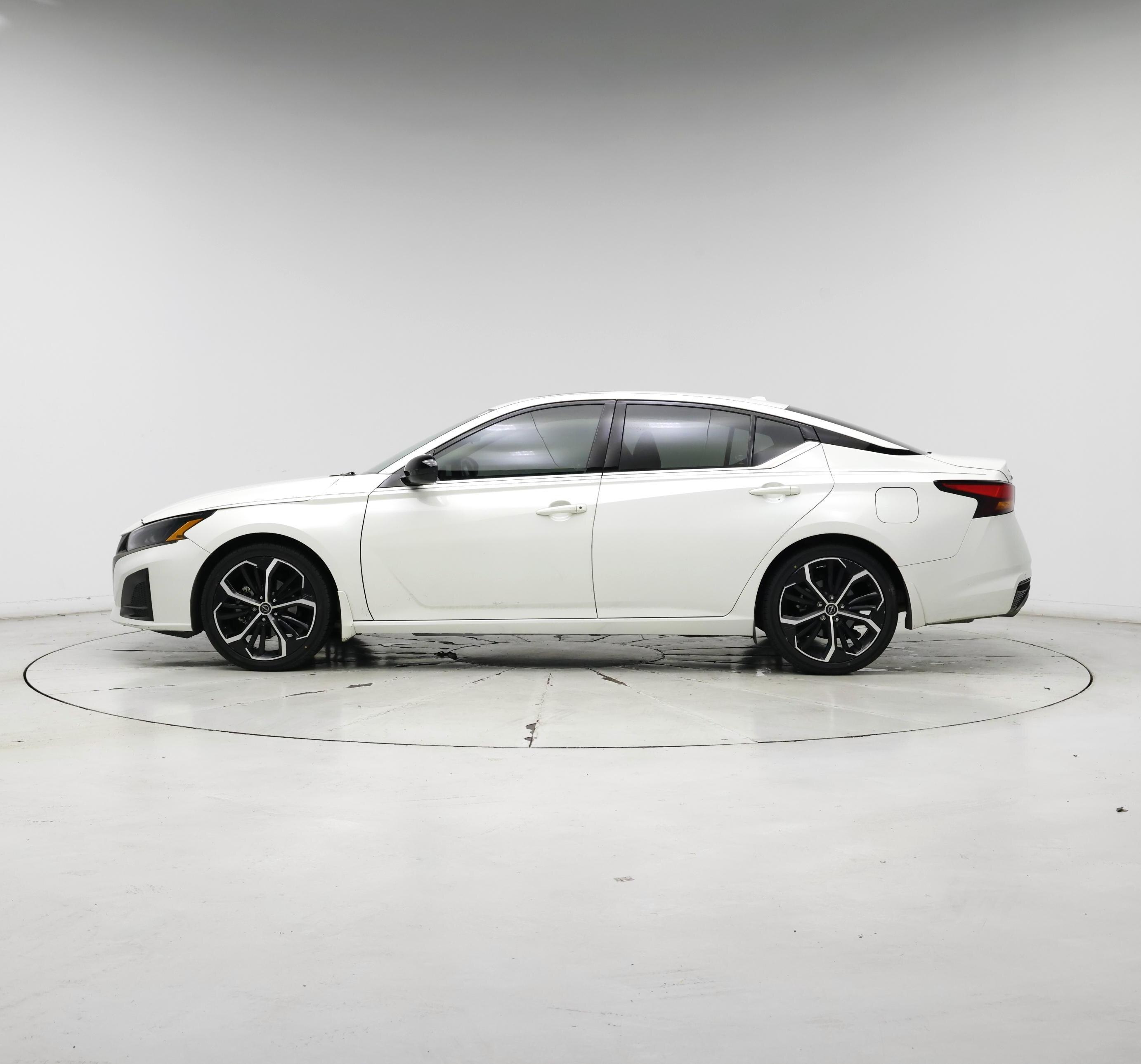 Thumbnail: 2023 Nissan Altima - 3