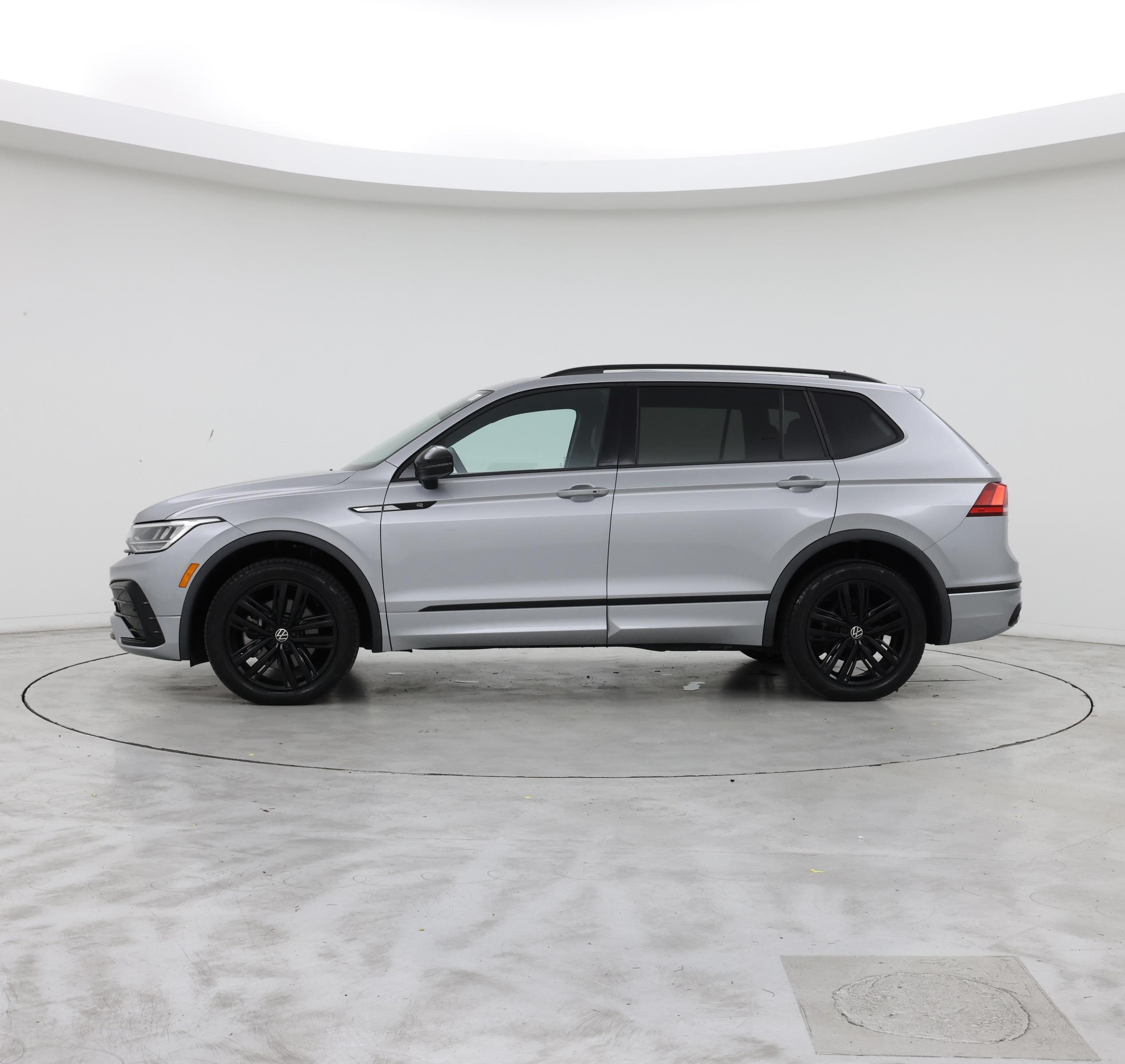 Thumbnail: 2022 Volkswagen Tiguan - 3