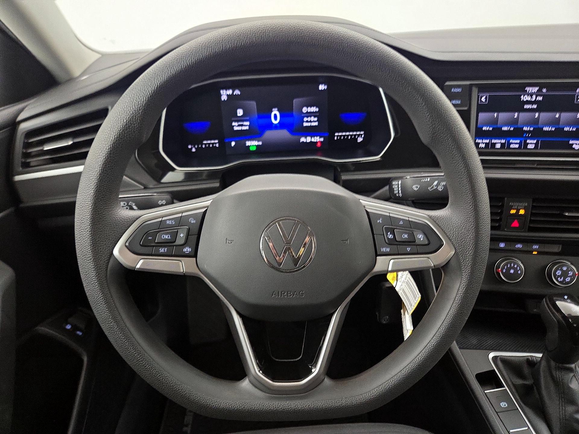 Thumbnail: 2022 Volkswagen Jetta - 10