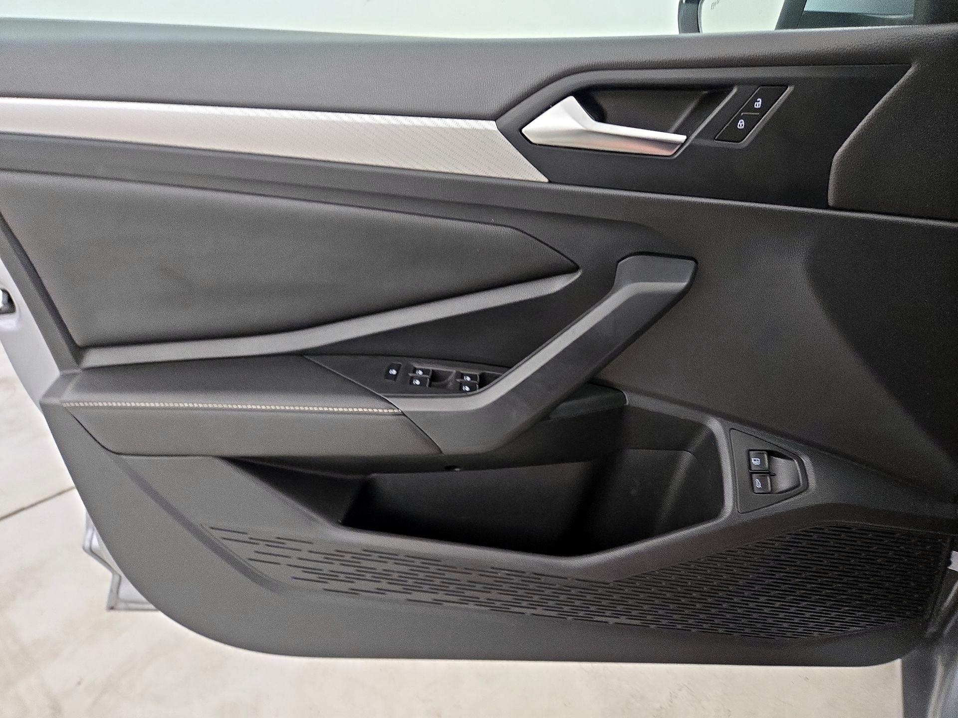 Thumbnail: 2022 Volkswagen Jetta - 12