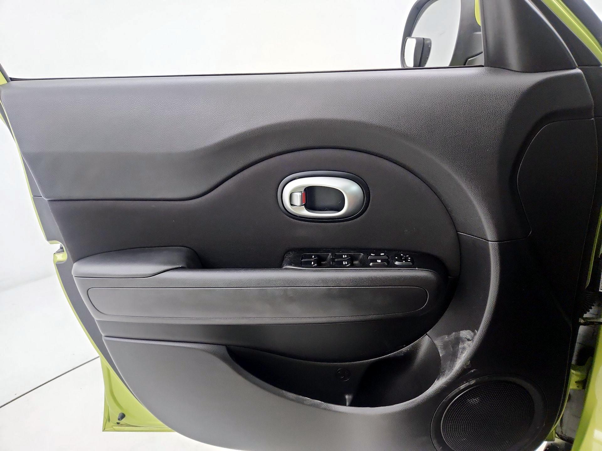 Thumbnail: 2016 Kia Soul - 12