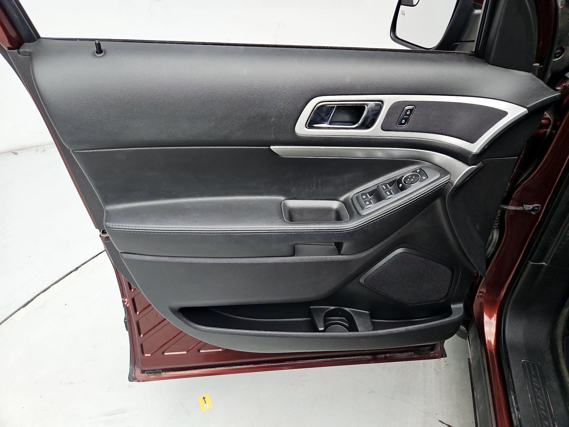 Thumbnail: 2015 Ford Explorer - 12