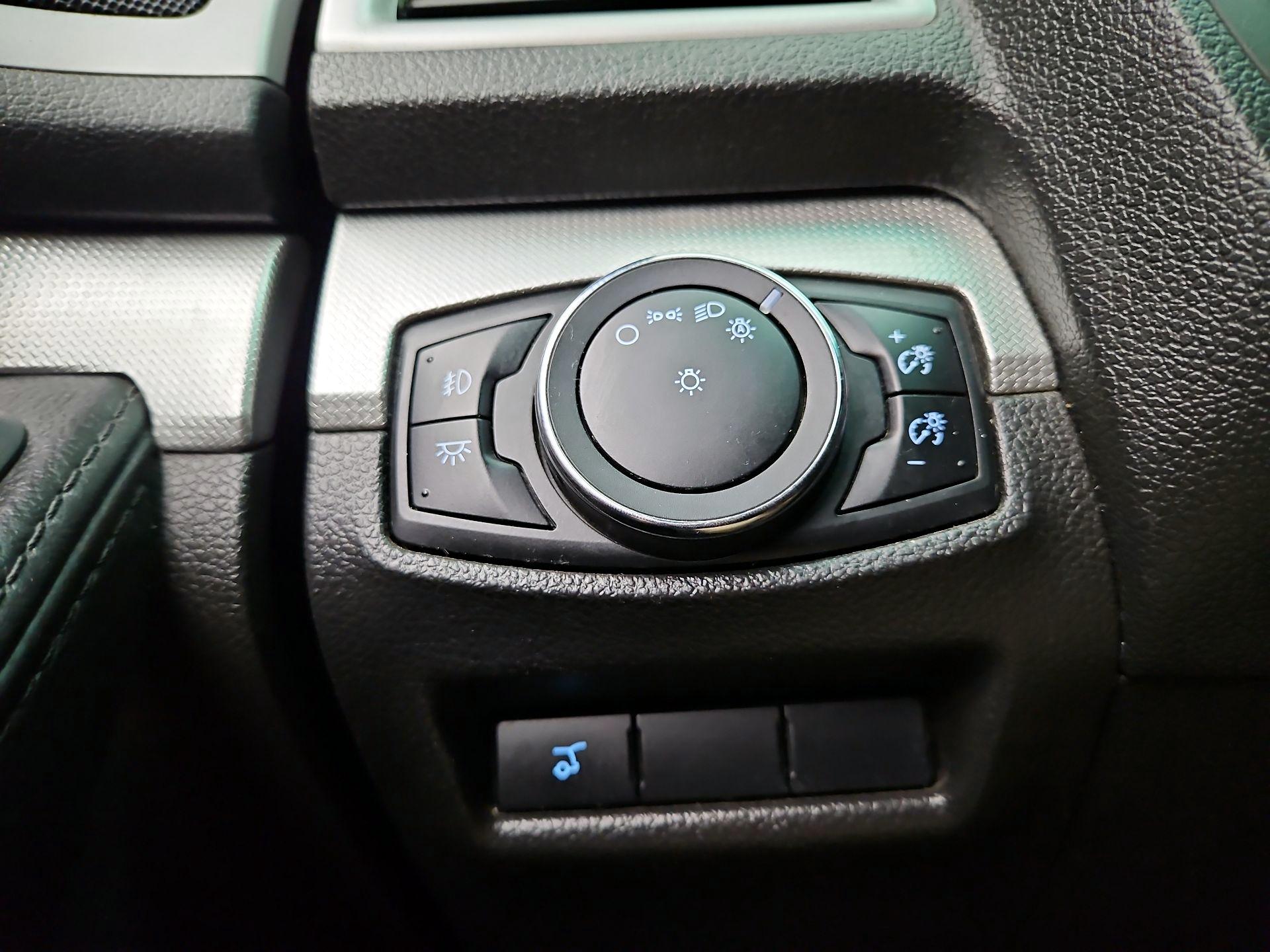 Thumbnail: 2015 Ford Explorer - 13