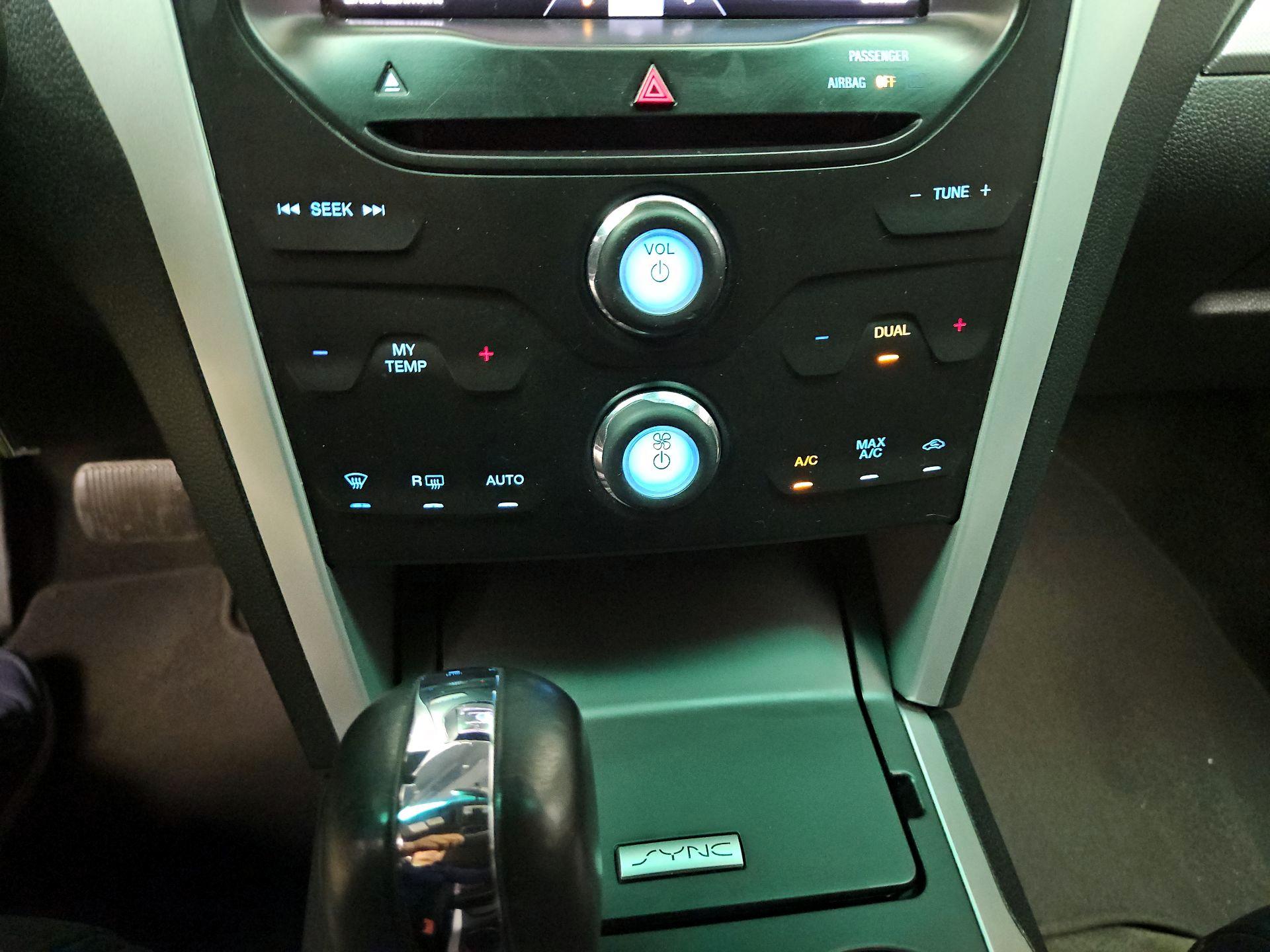 Thumbnail: 2015 Ford Explorer - 16