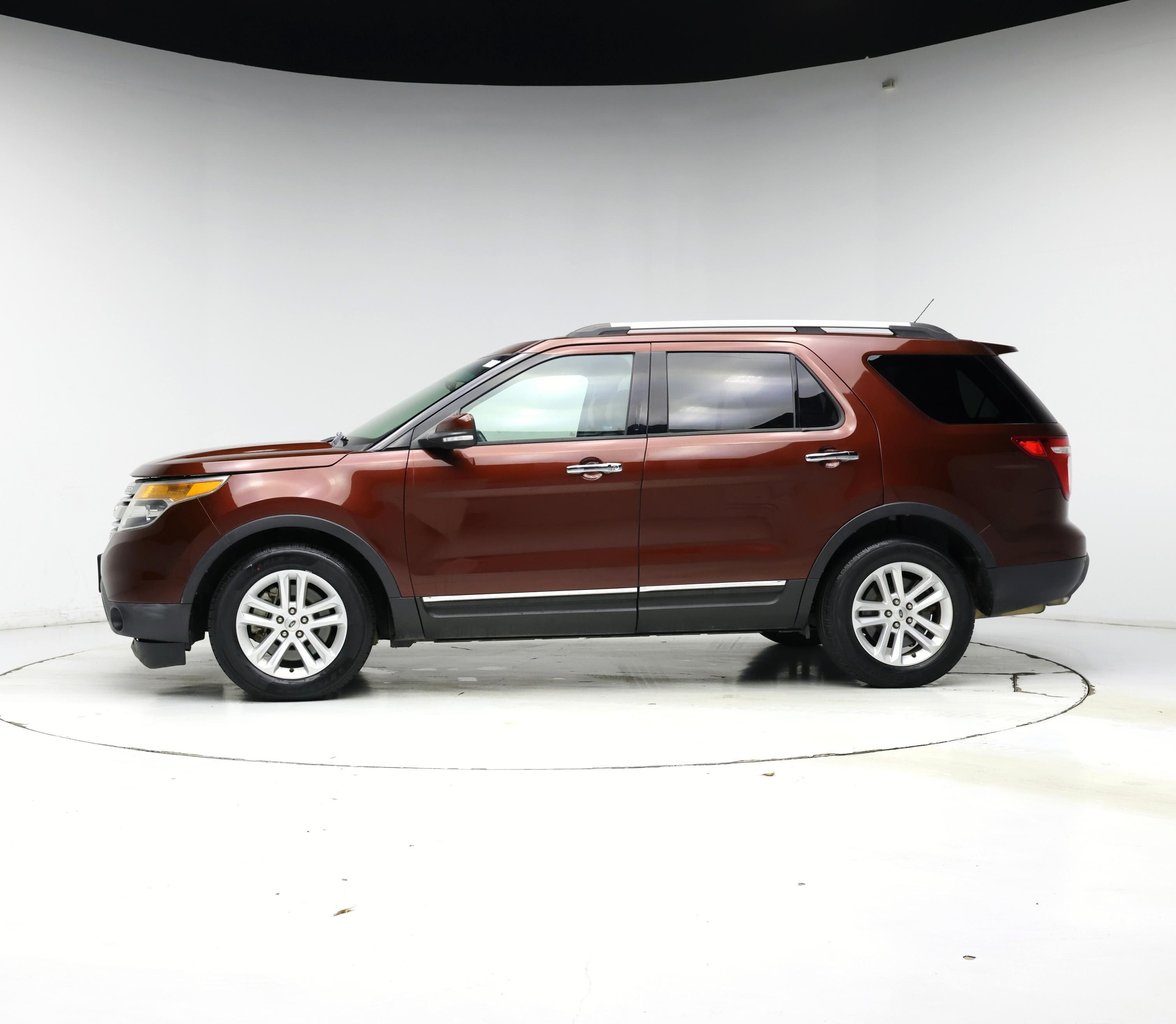 Thumbnail: 2015 Ford Explorer - 3