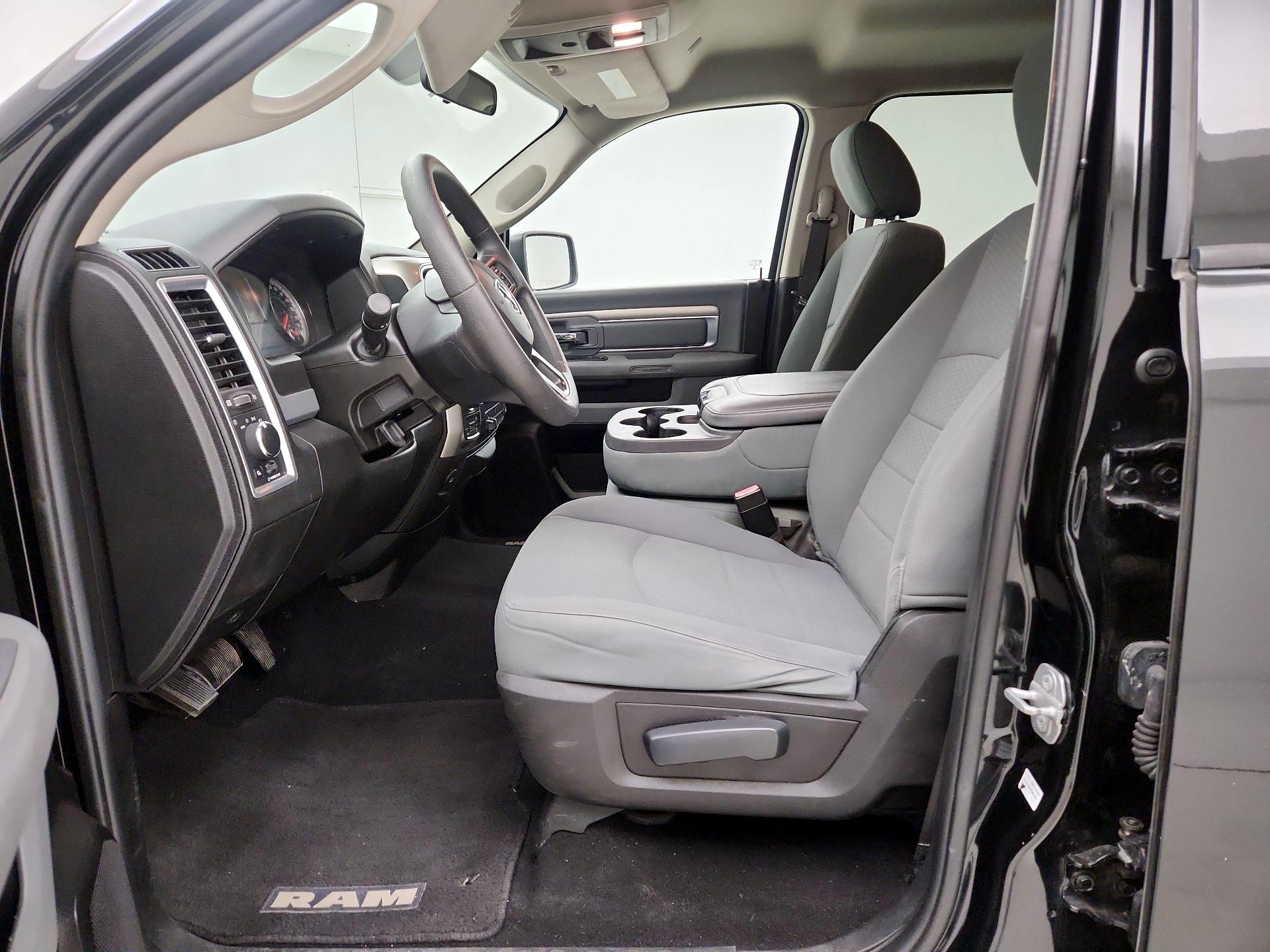 Thumbnail: 2019 RAM 1500 Classic - 11