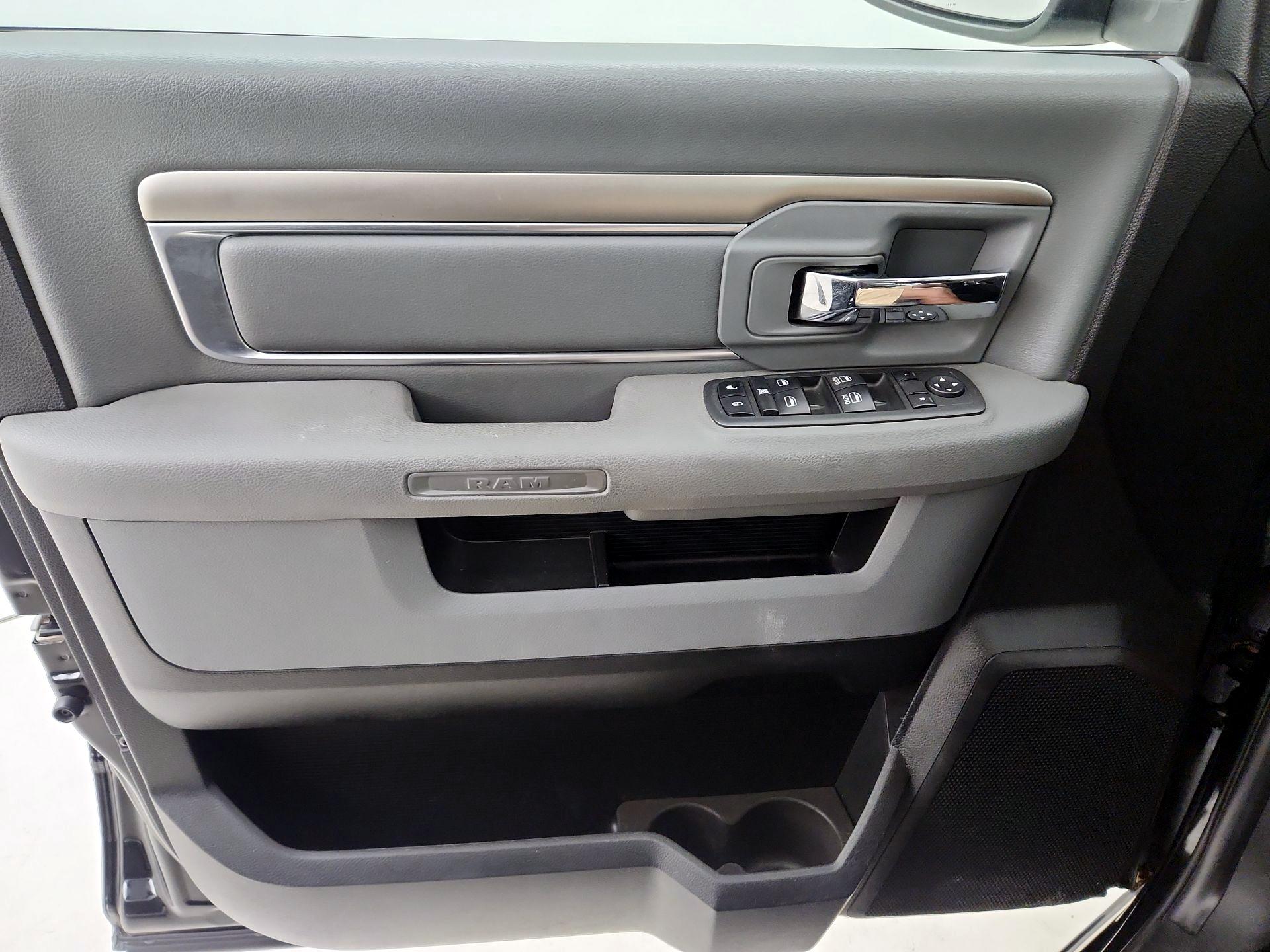 Thumbnail: 2019 RAM 1500 Classic - 12