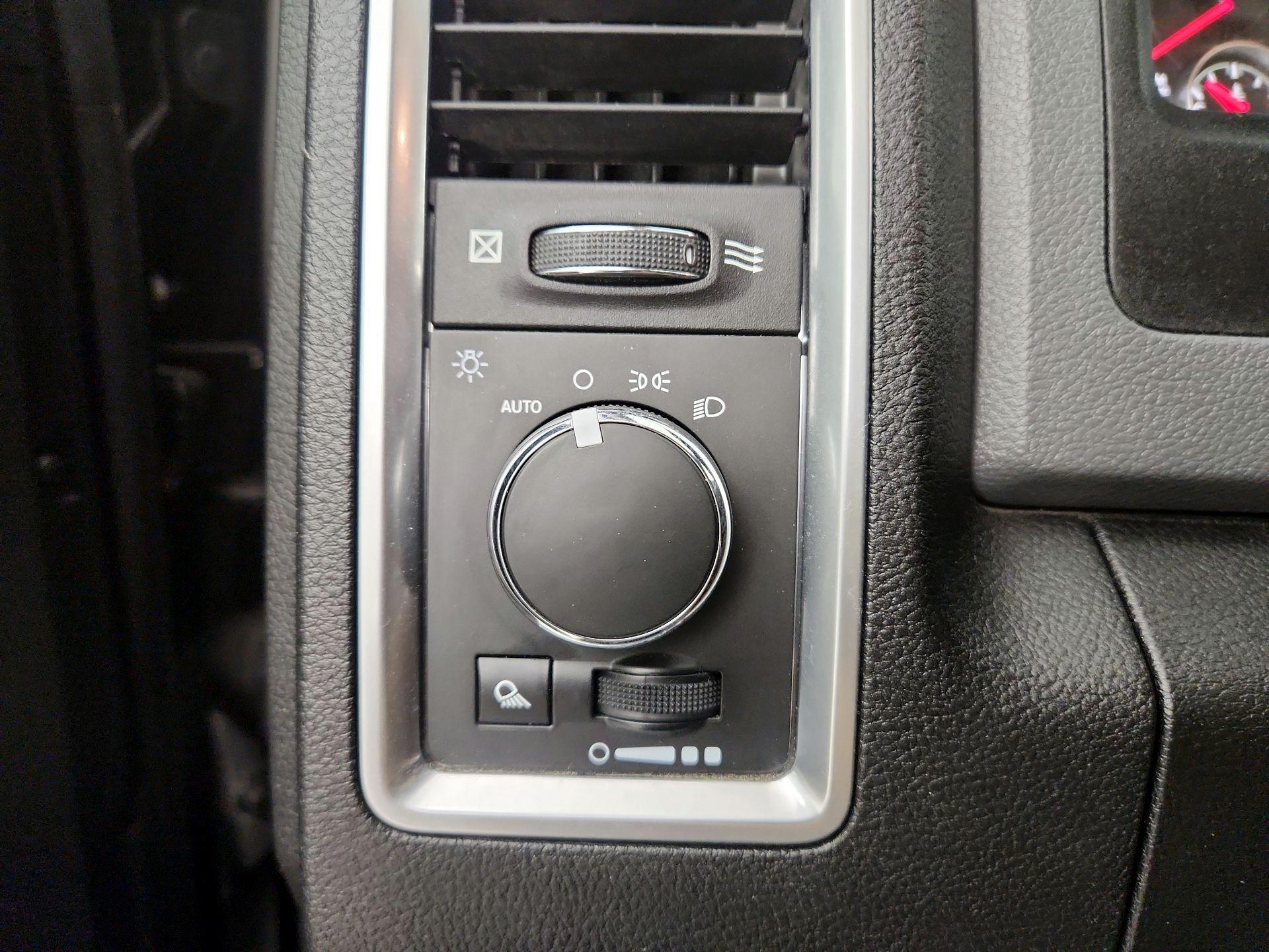 Thumbnail: 2019 RAM 1500 Classic - 13