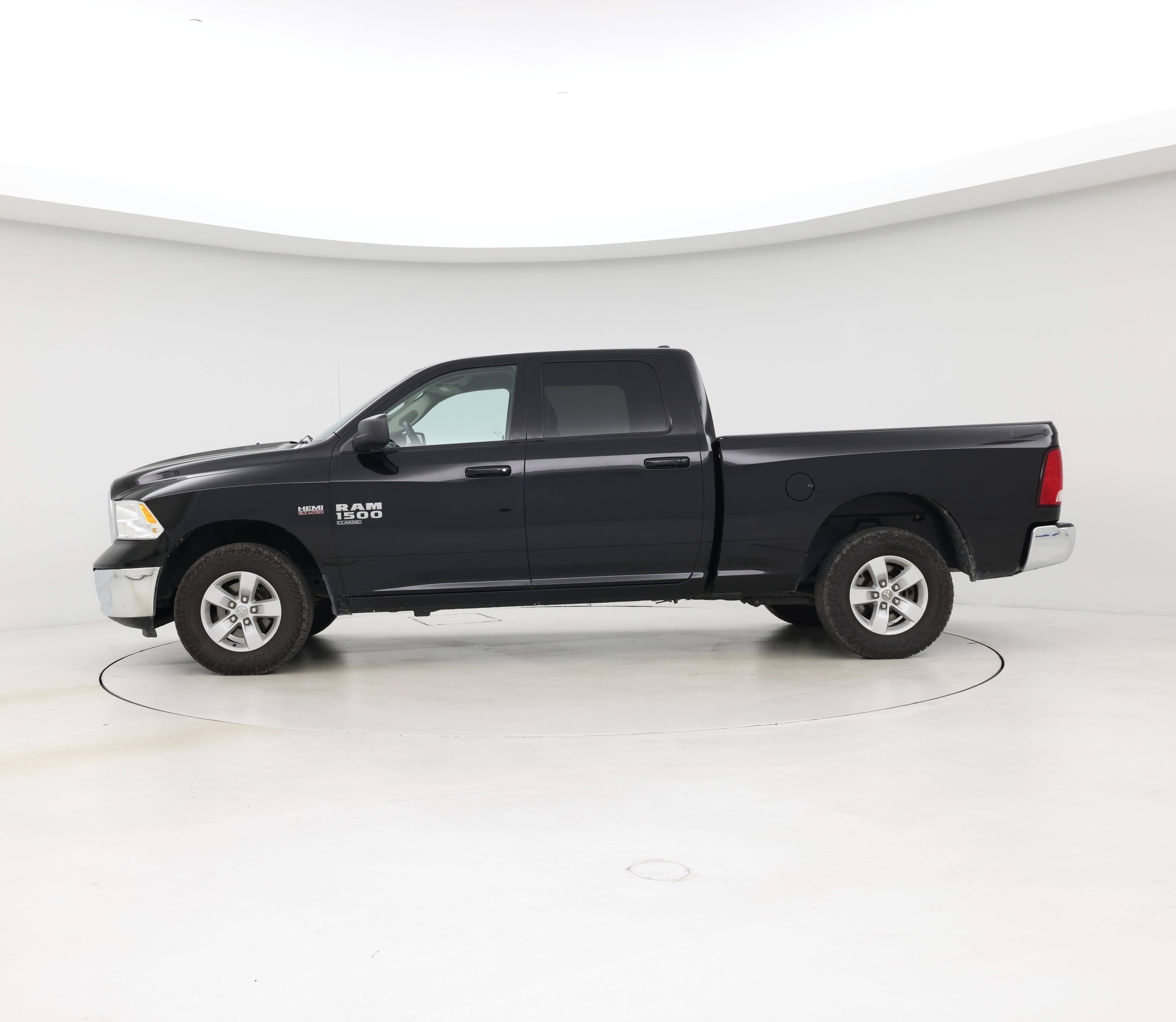 Thumbnail: 2019 RAM 1500 Classic - 3