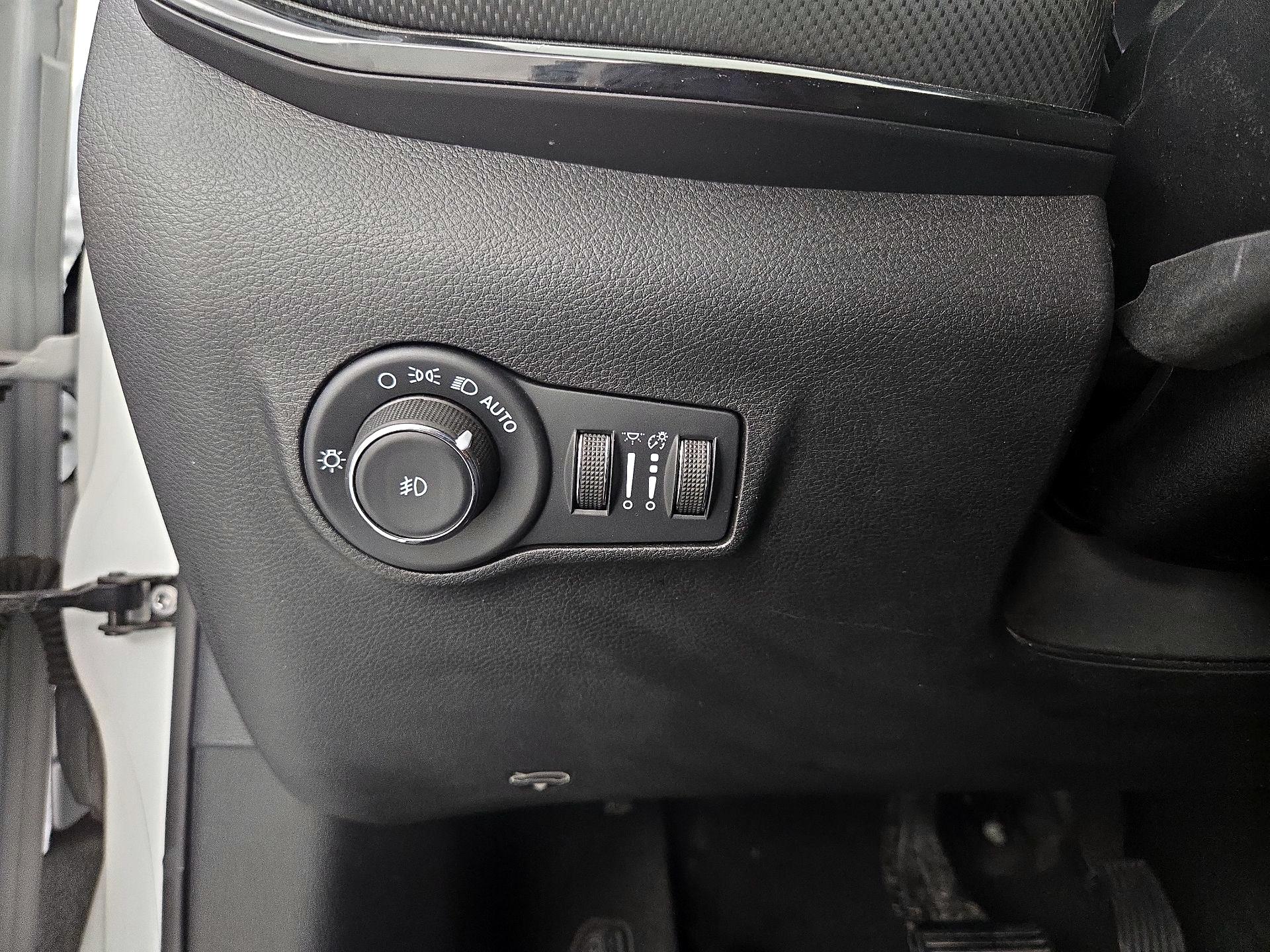 Thumbnail: 2022 Jeep Compass - 13