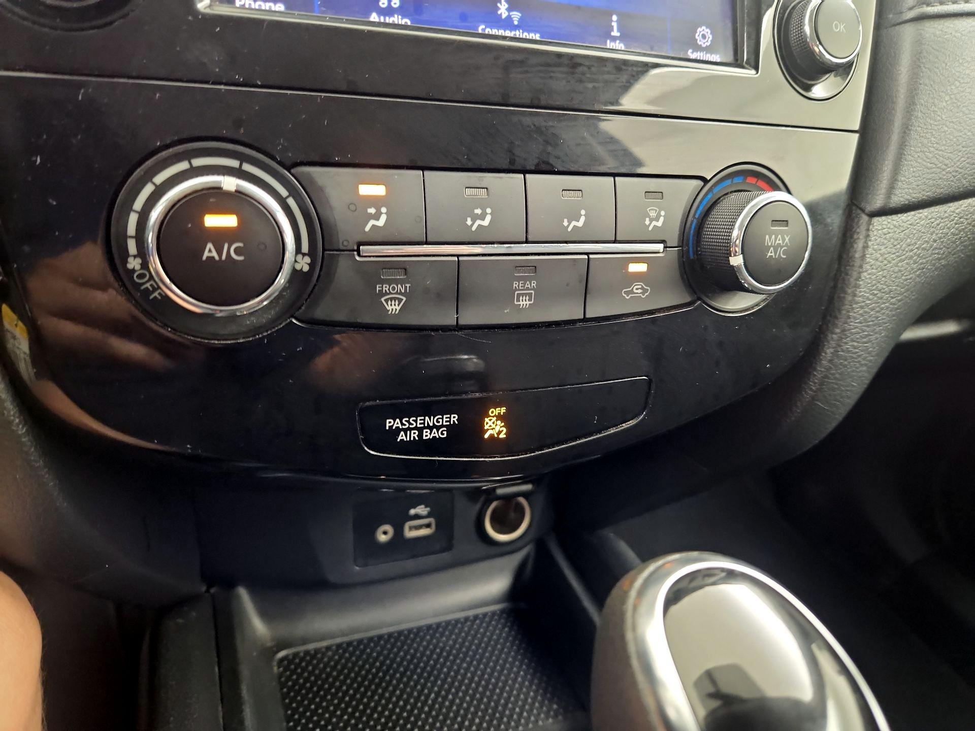 Thumbnail: 2018 Nissan Rogue - 16