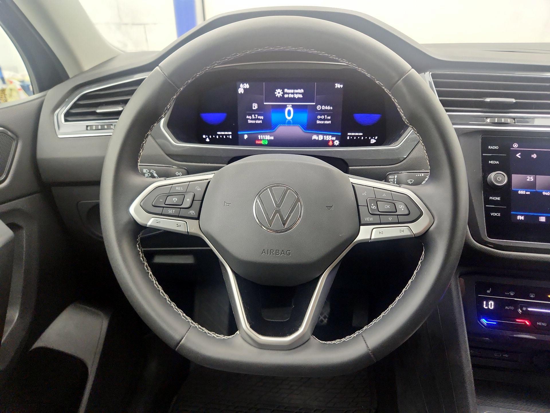 Thumbnail: 2022 Volkswagen Tiguan - 10