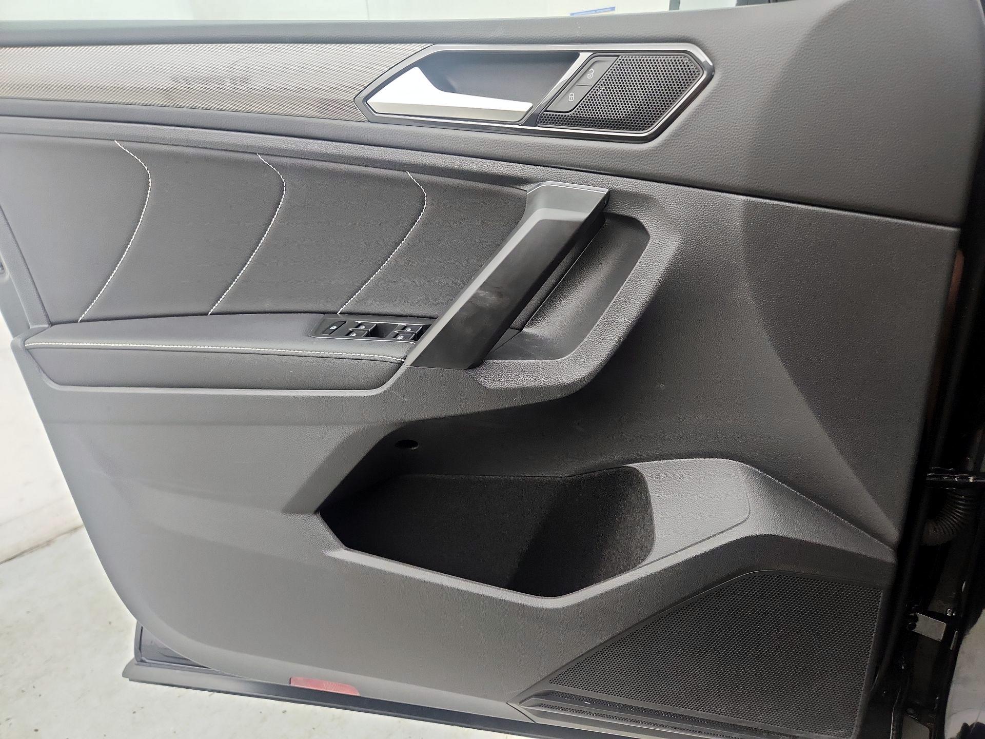 Thumbnail: 2022 Volkswagen Tiguan - 12
