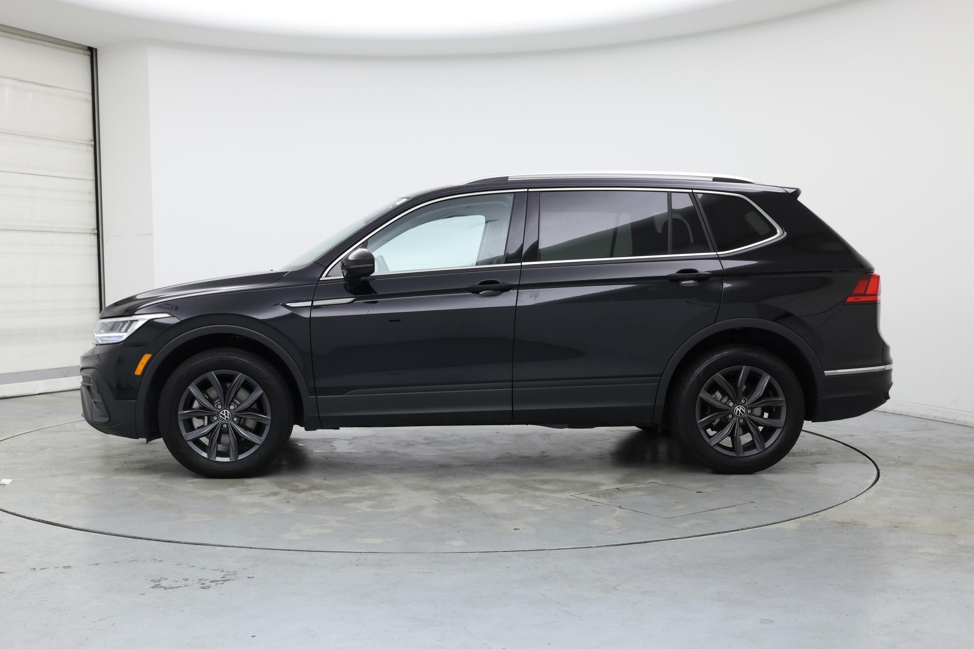 Thumbnail: 2022 Volkswagen Tiguan - 3