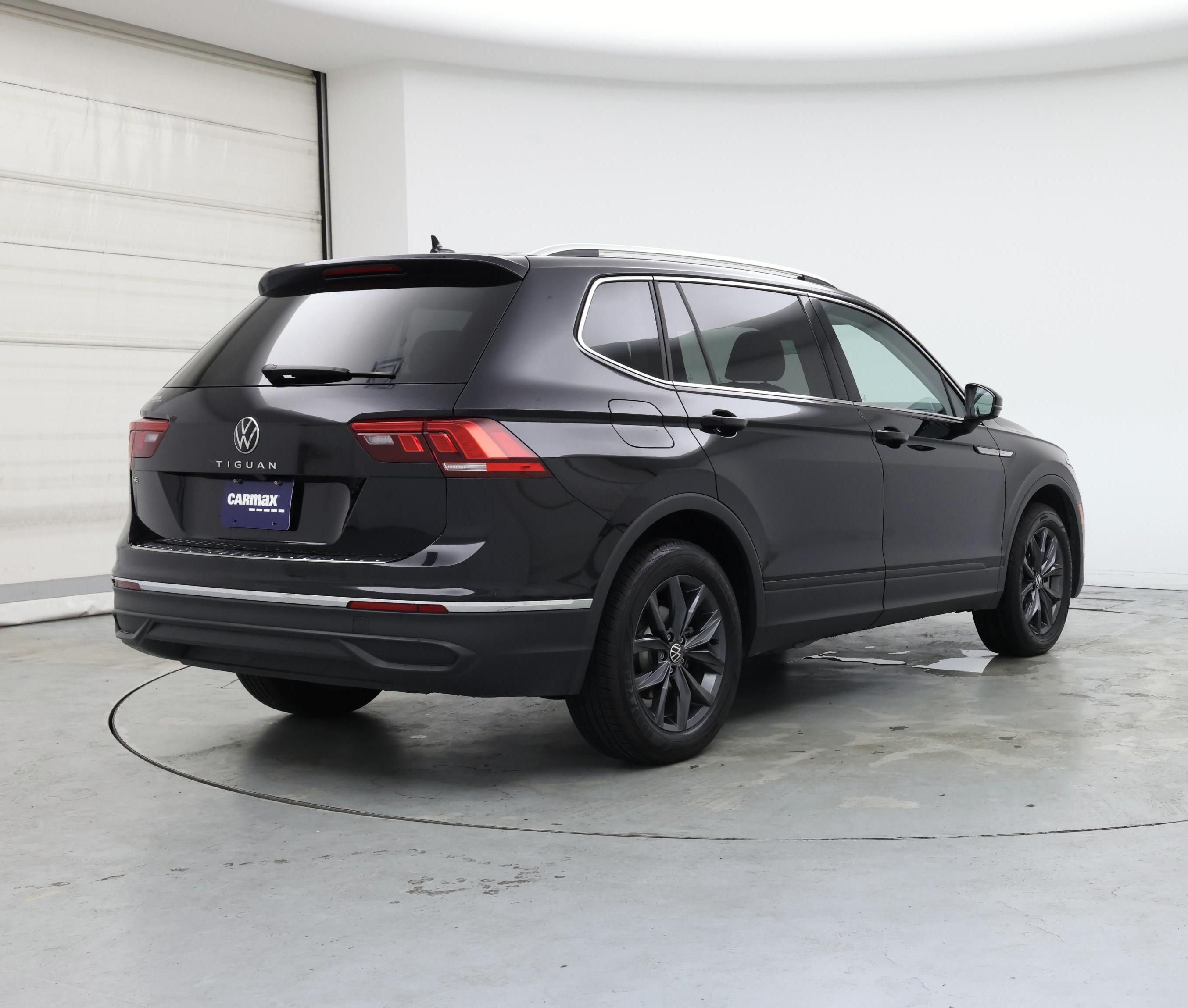 Thumbnail: 2022 Volkswagen Tiguan - 8