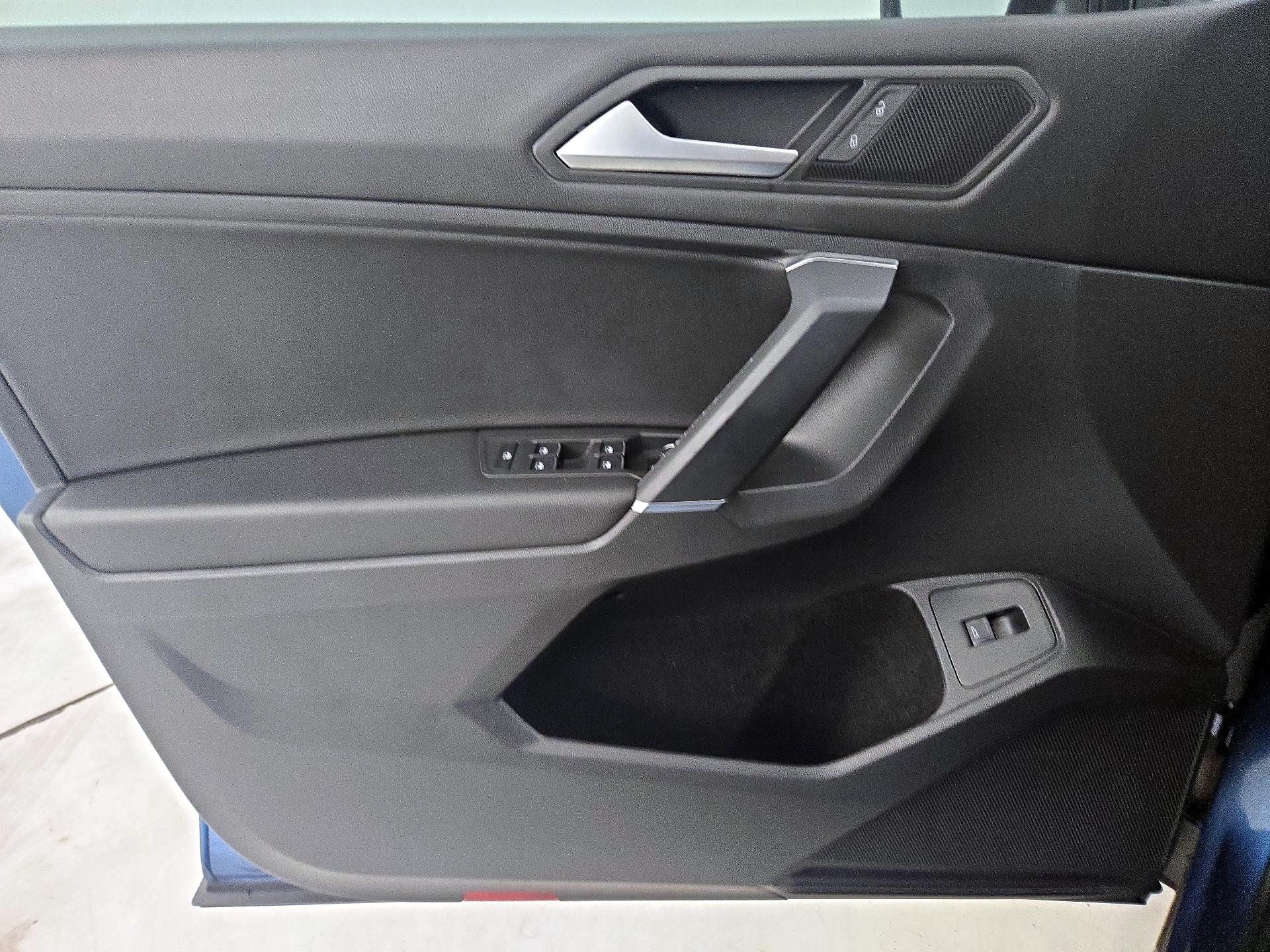 Thumbnail: 2020 Volkswagen Tiguan - 12