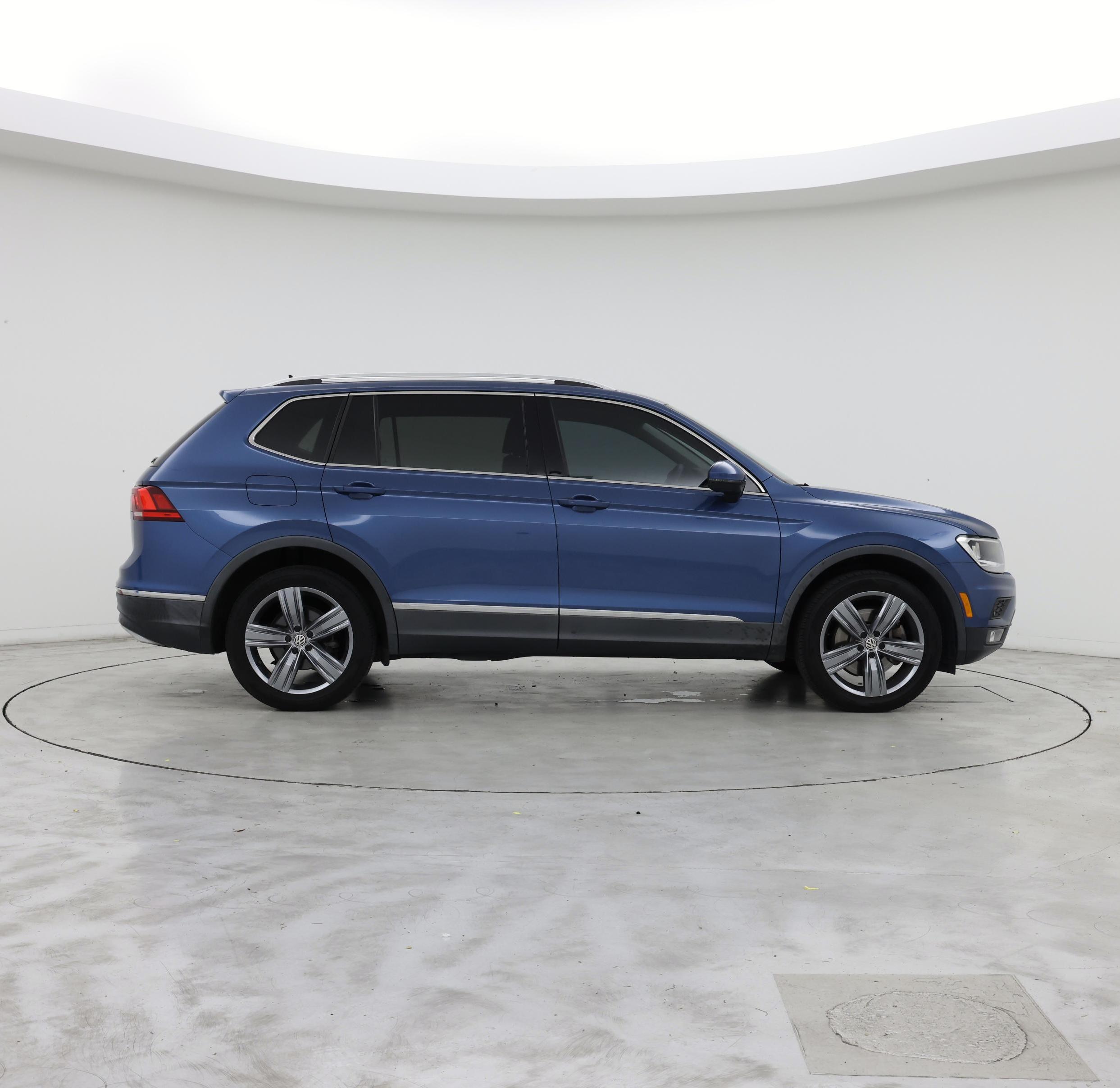 Thumbnail: 2020 Volkswagen Tiguan - 7