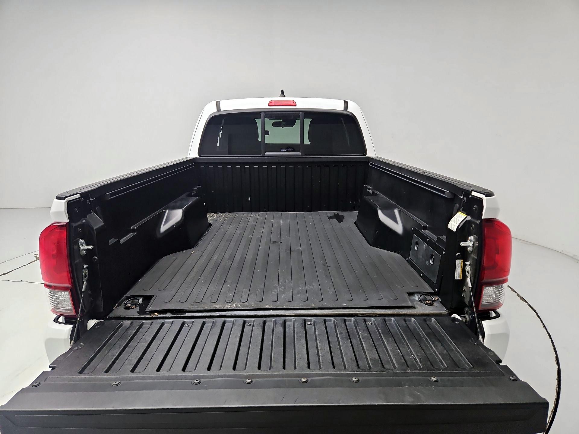 Thumbnail: 2022 Toyota Tacoma - 19
