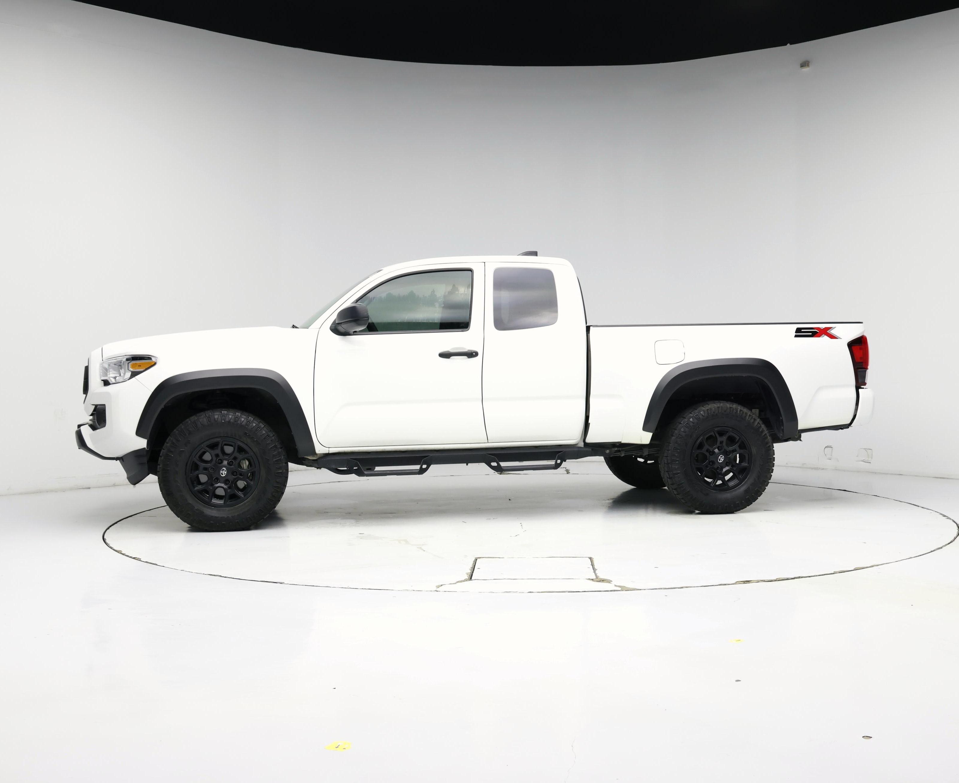 Thumbnail: 2022 Toyota Tacoma - 3