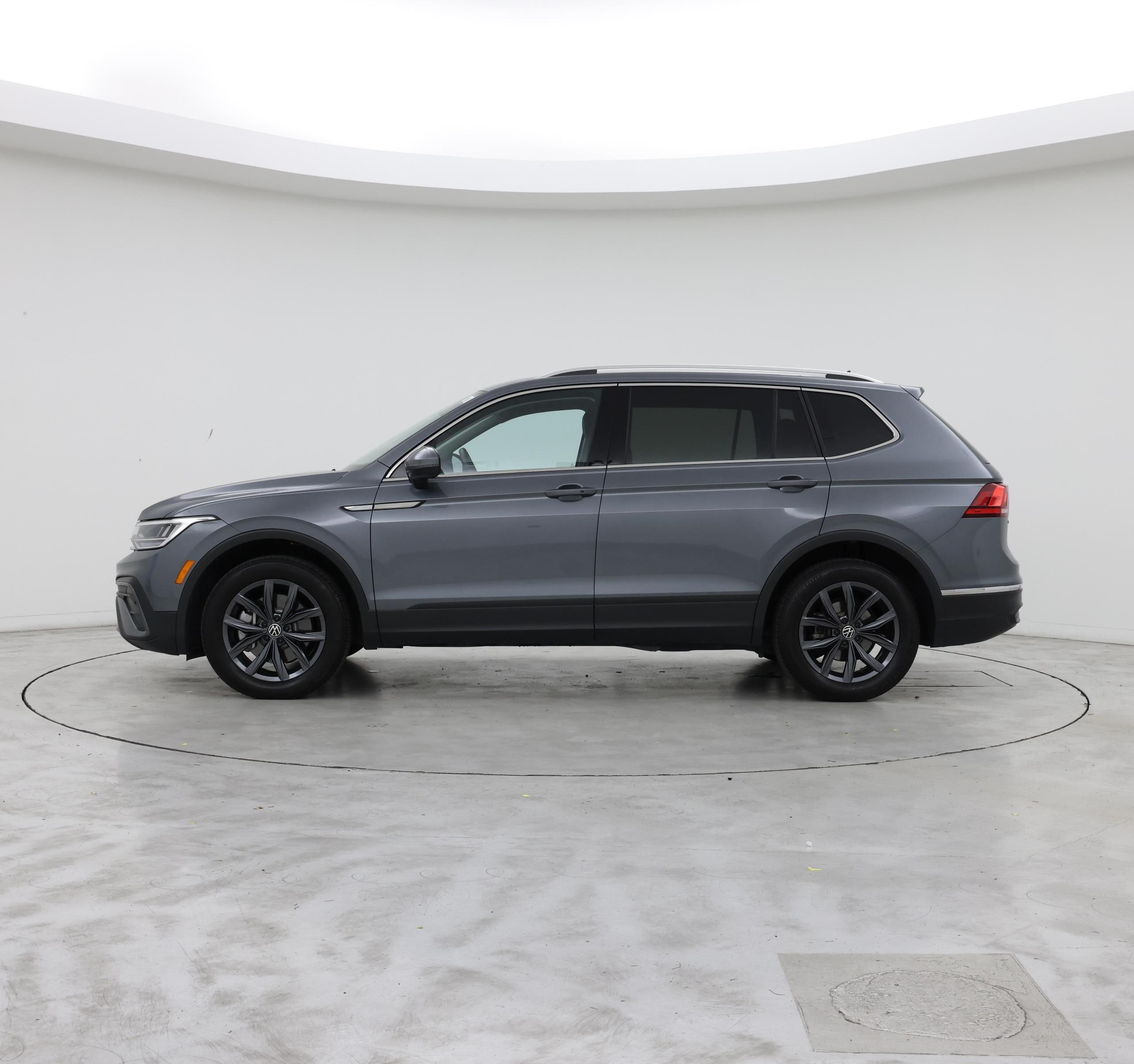 Thumbnail: 2022 Volkswagen Tiguan - 3