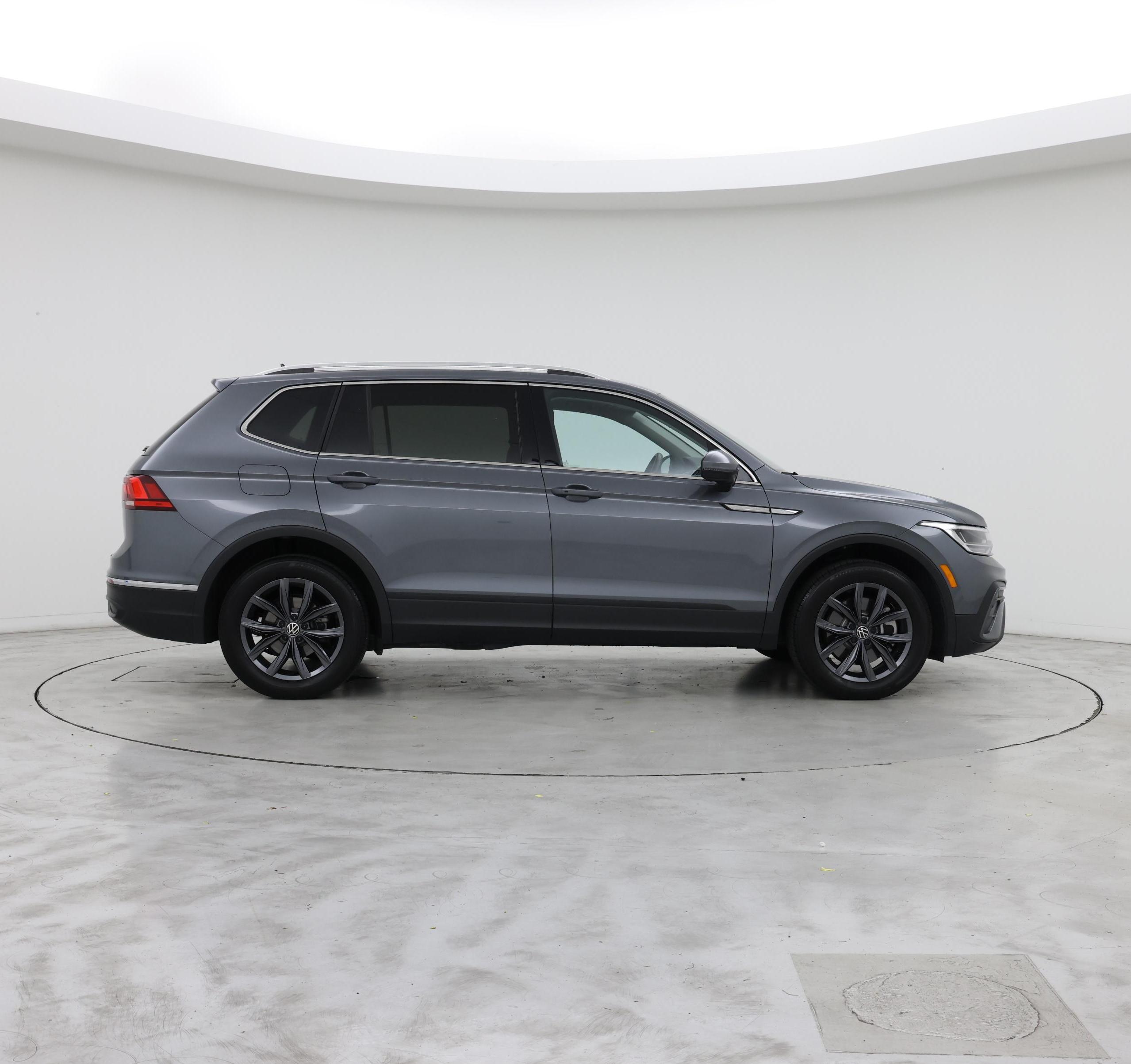 Thumbnail: 2022 Volkswagen Tiguan - 7