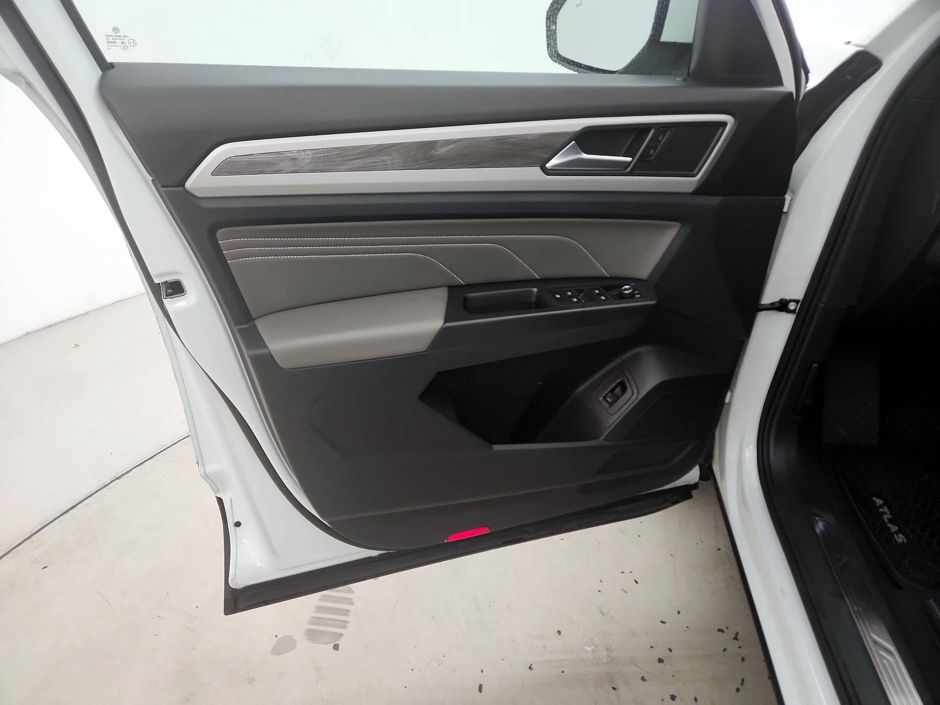 Thumbnail: 2022 Volkswagen Atlas - 12