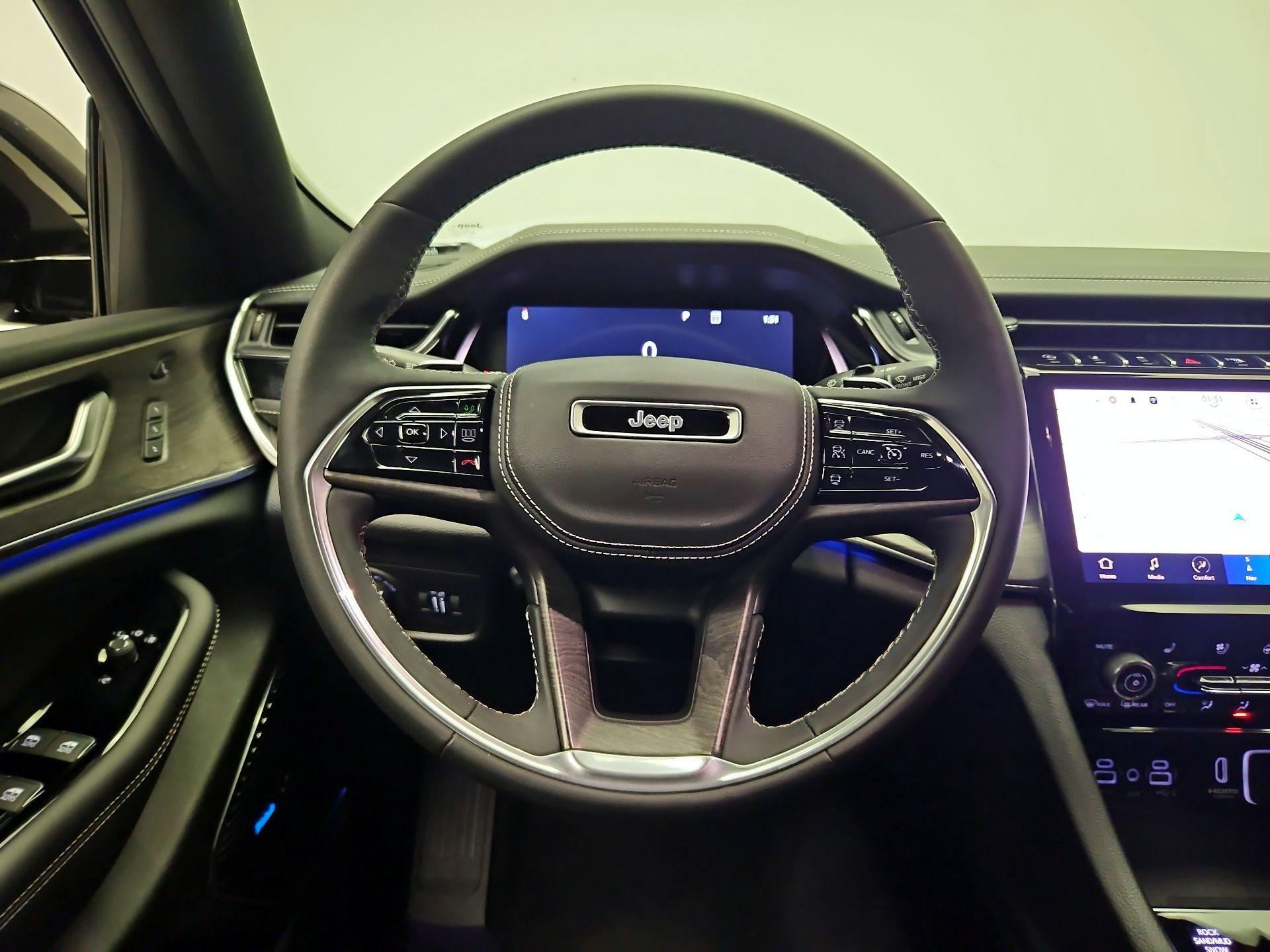 Thumbnail: 2023 Jeep Grand Cherokee - 10