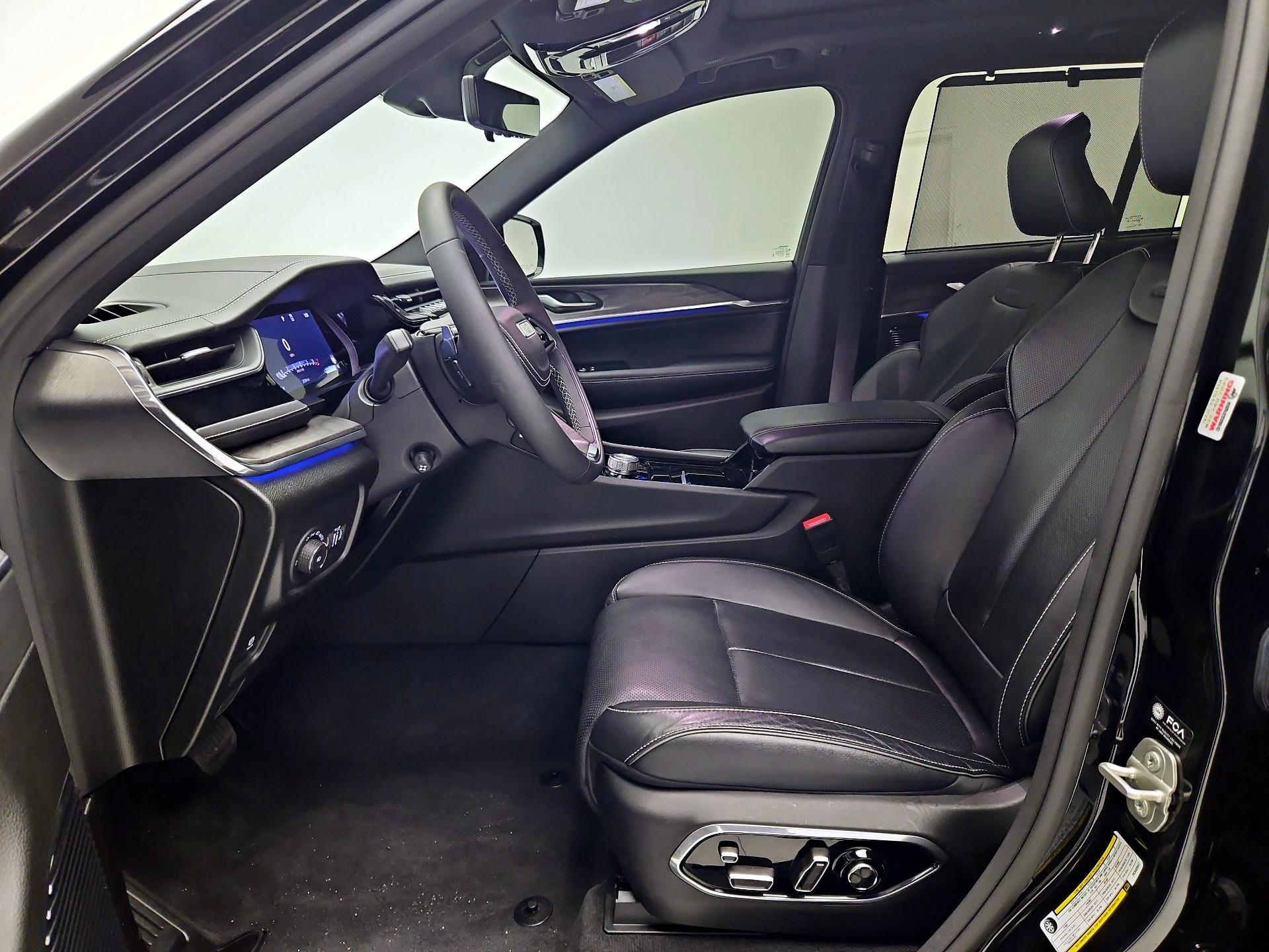Thumbnail: 2023 Jeep Grand Cherokee - 11
