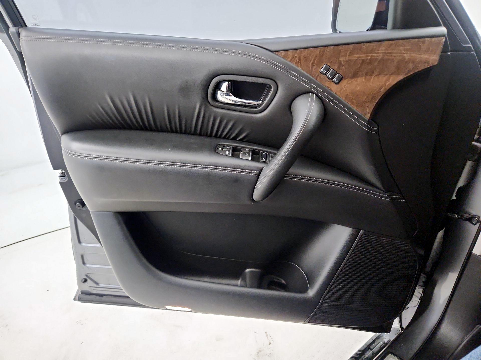 Thumbnail: 2017 INFINITI QX80 - 12