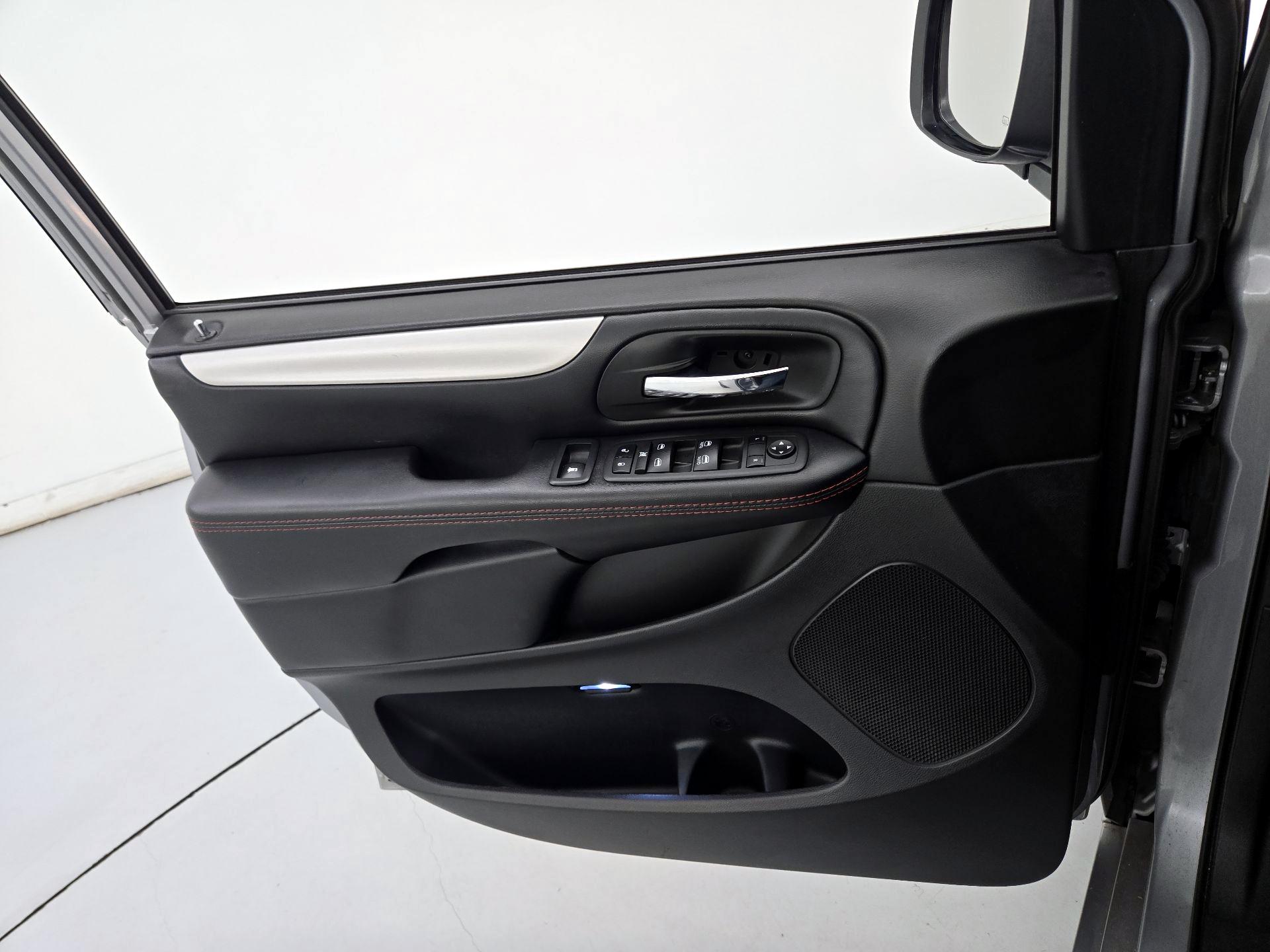 Thumbnail: 2019 Dodge Grand Caravan - 12
