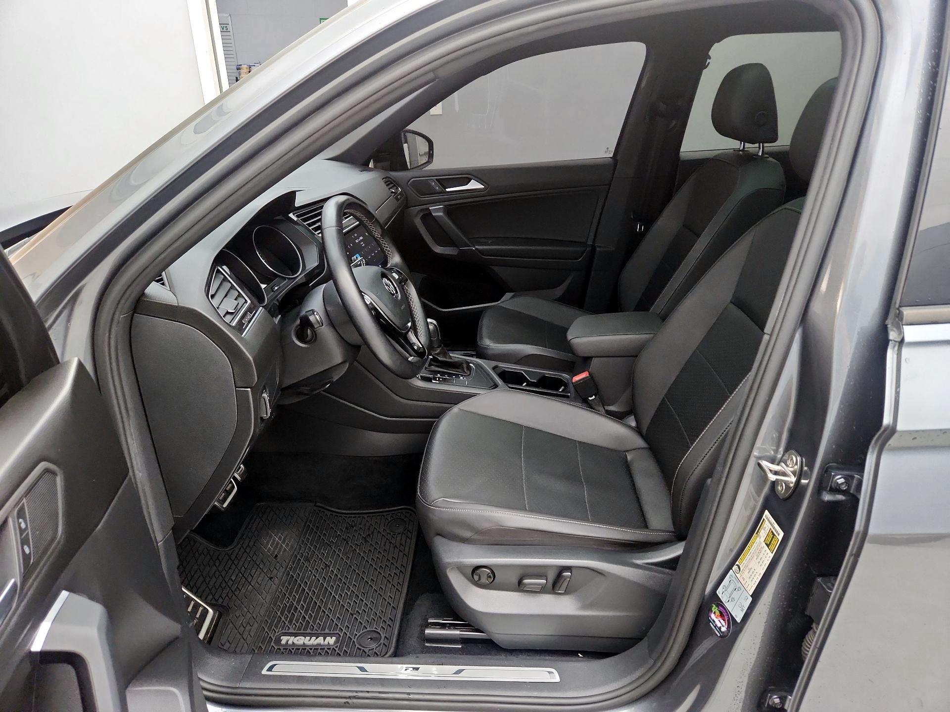 Thumbnail: 2020 Volkswagen Tiguan - 11