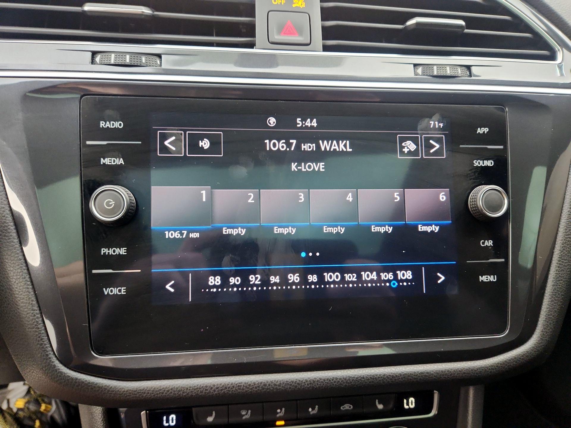 Thumbnail: 2020 Volkswagen Tiguan - 15