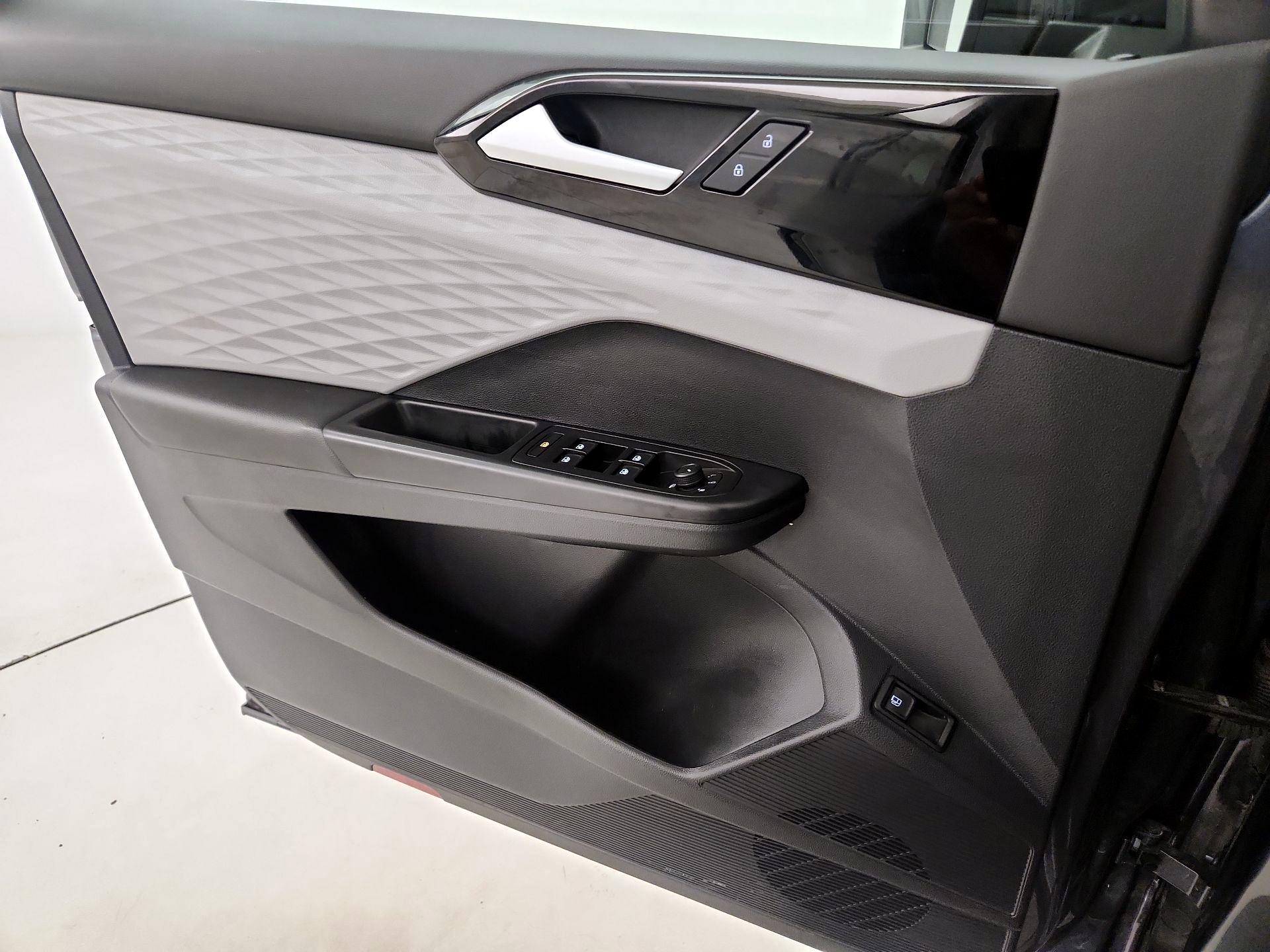 Thumbnail: 2022 Volkswagen Taos - 12
