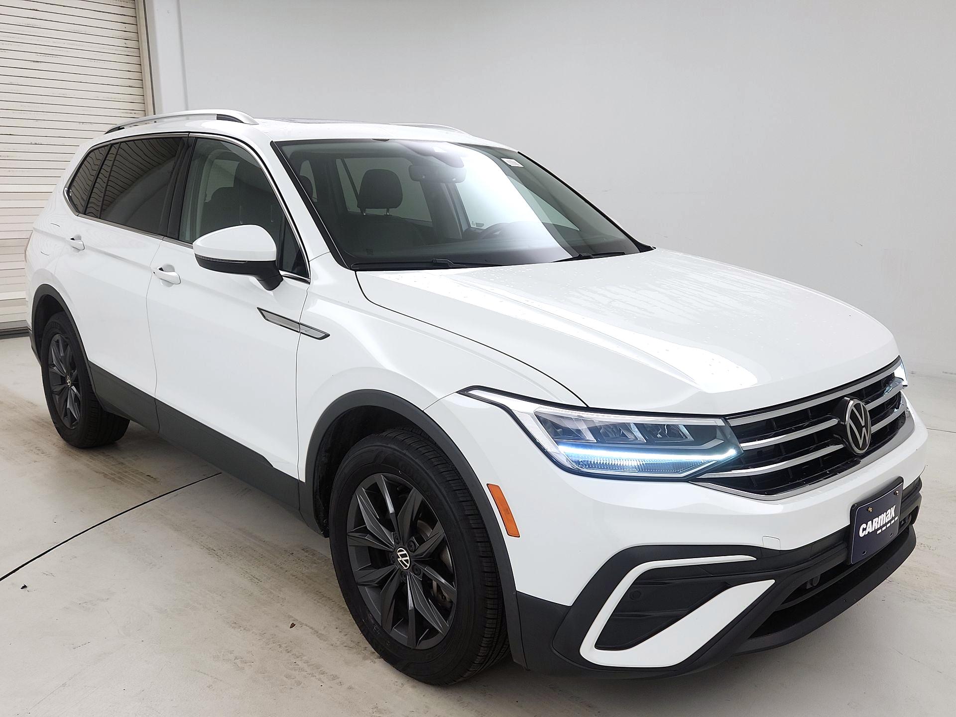 Thumbnail: 2022 Volkswagen Tiguan - 1