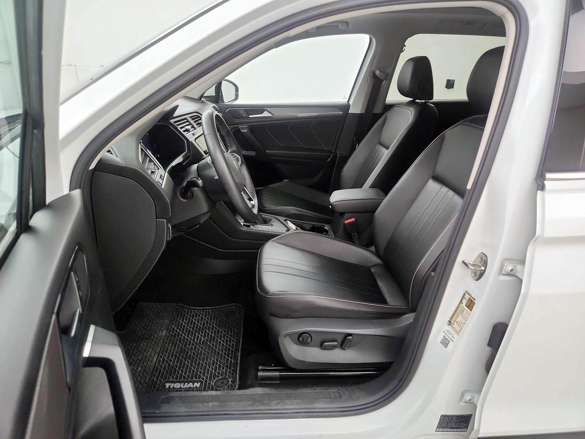 Thumbnail: 2022 Volkswagen Tiguan - 9