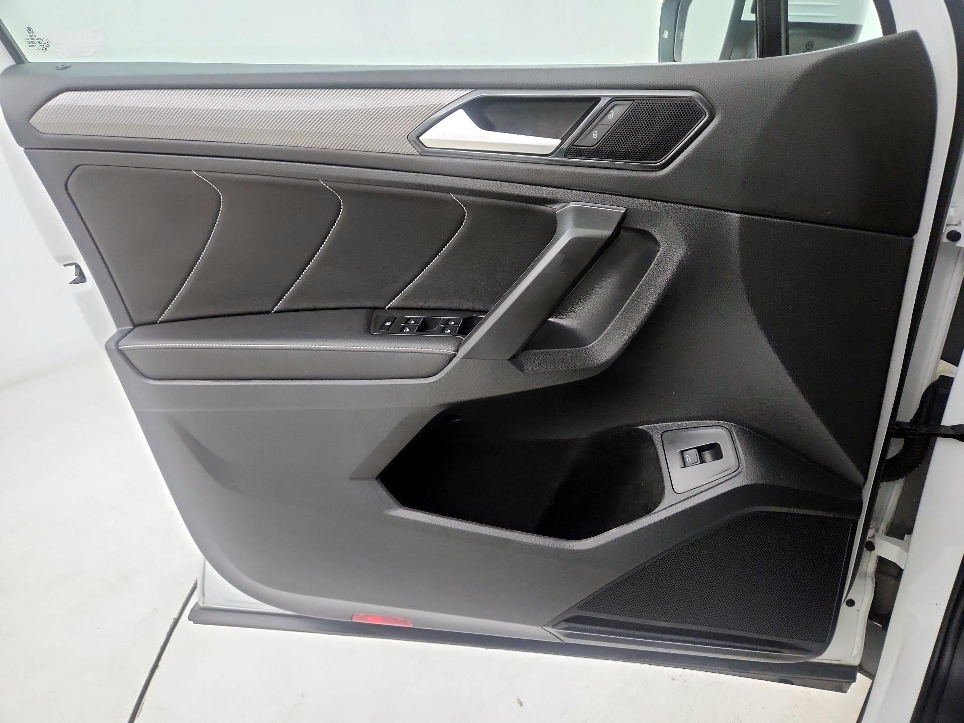 Thumbnail: 2022 Volkswagen Tiguan - 10