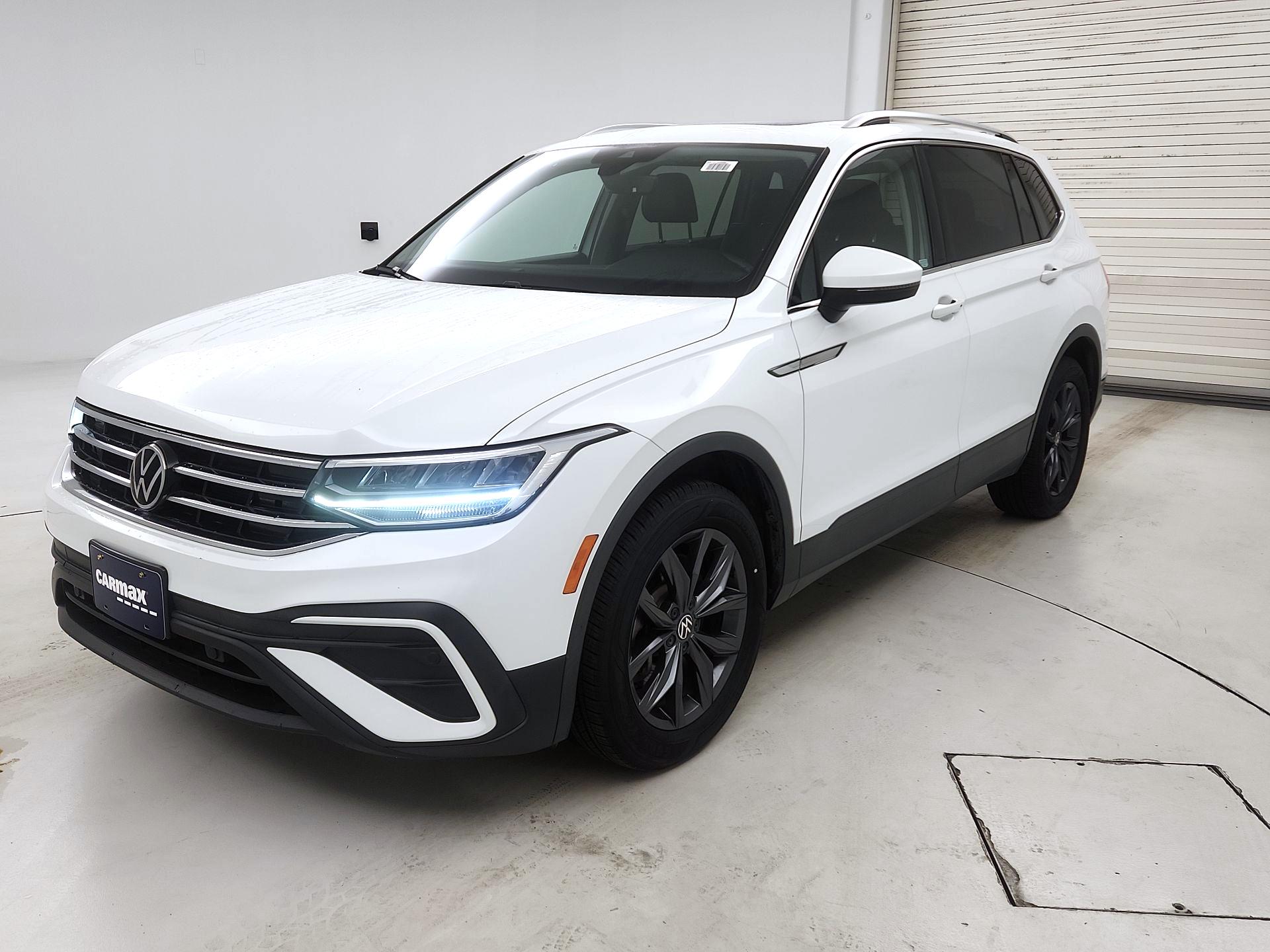 Thumbnail: 2022 Volkswagen Tiguan - 3