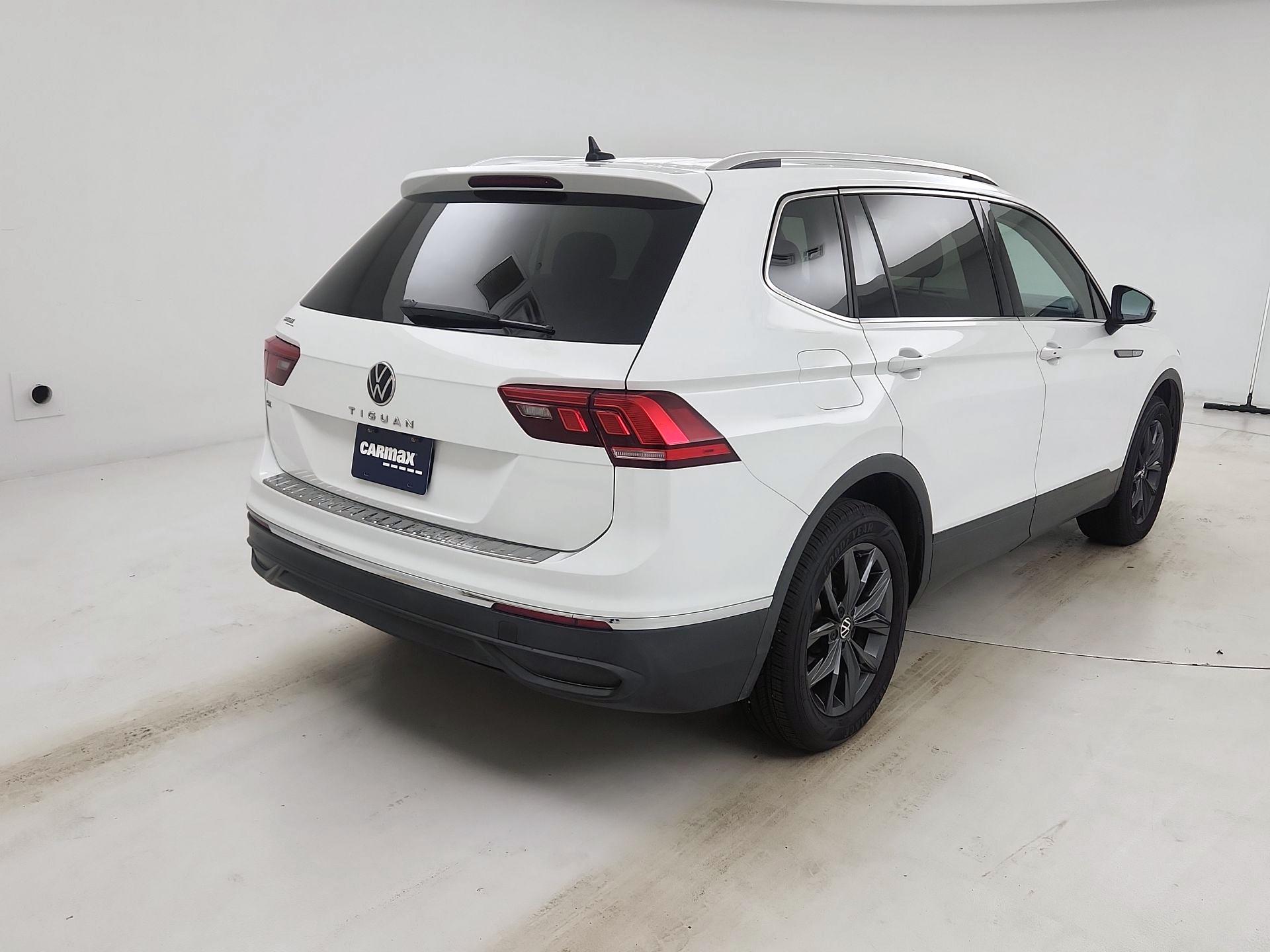 Thumbnail: 2022 Volkswagen Tiguan - 5