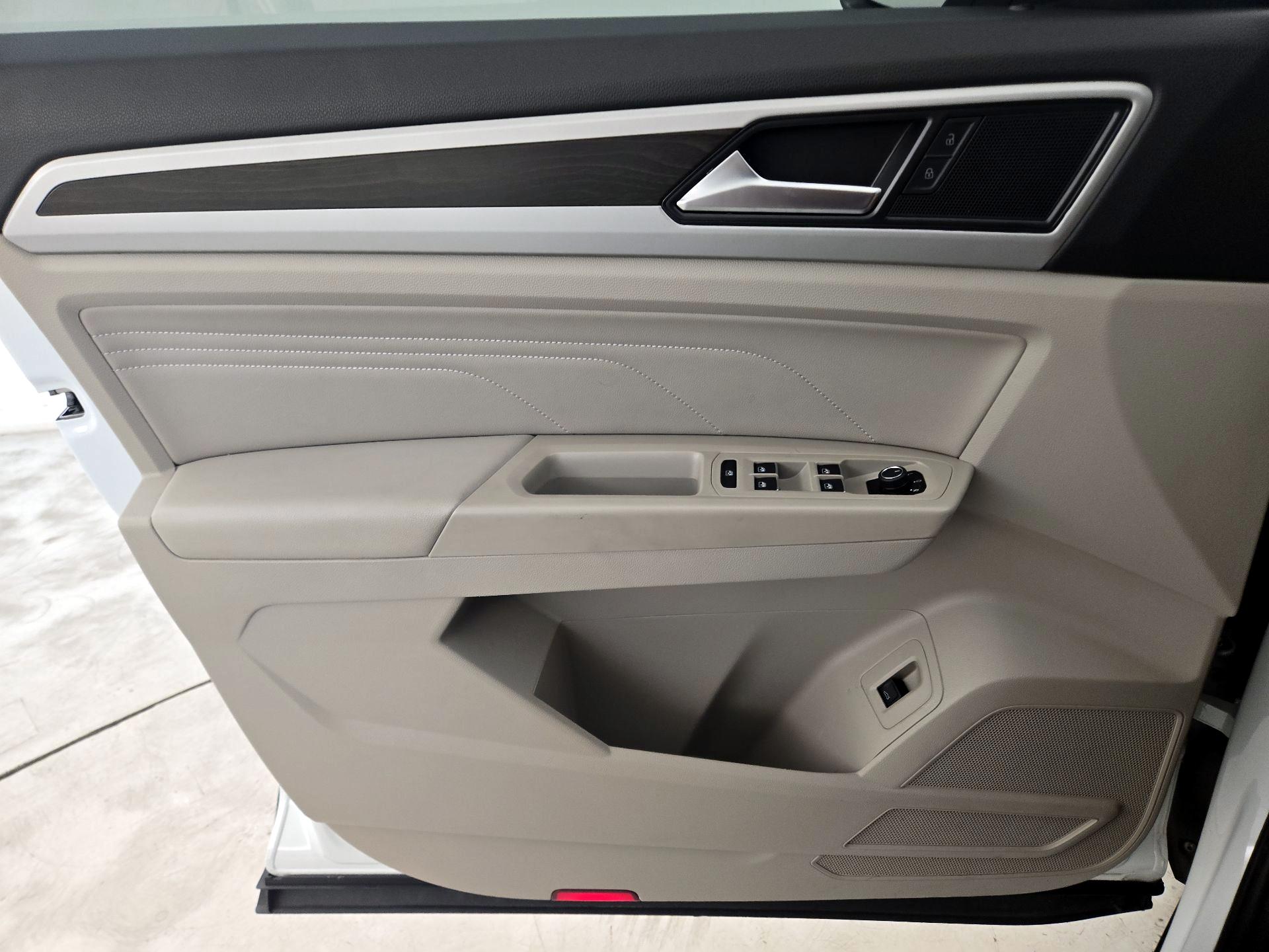 Thumbnail: 2023 Volkswagen Atlas - 12