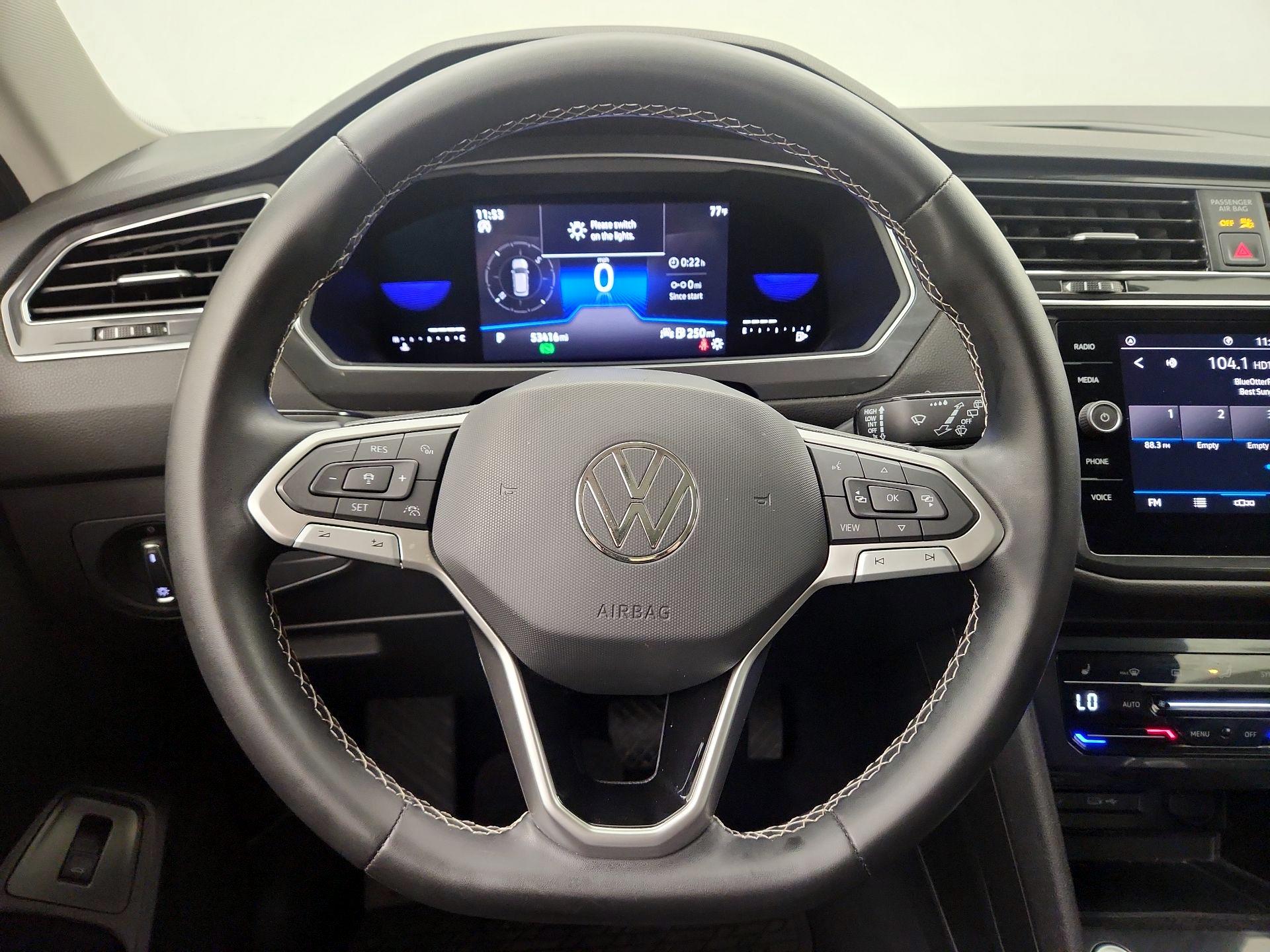 Thumbnail: 2022 Volkswagen Tiguan - 10