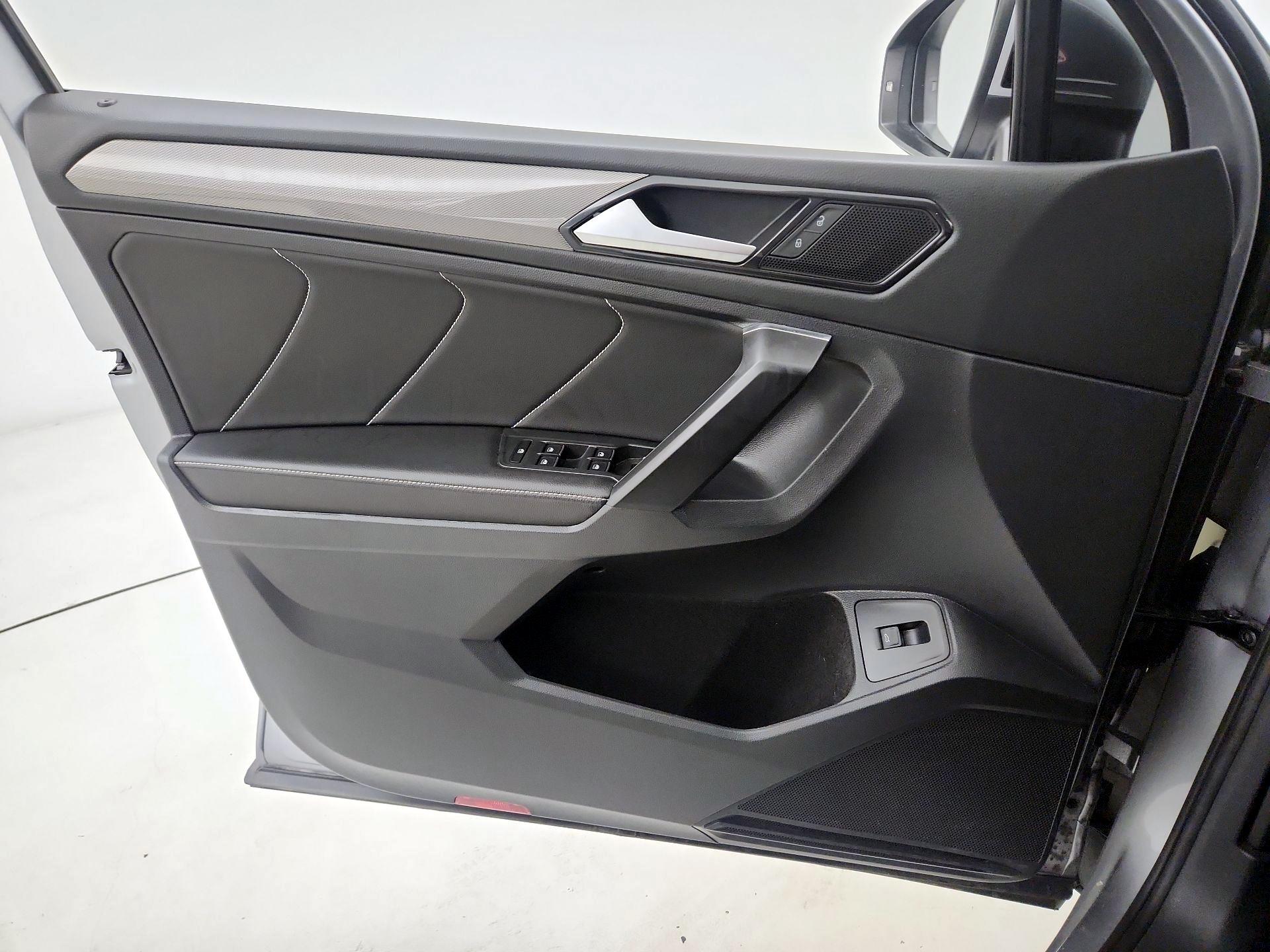 Thumbnail: 2022 Volkswagen Tiguan - 12