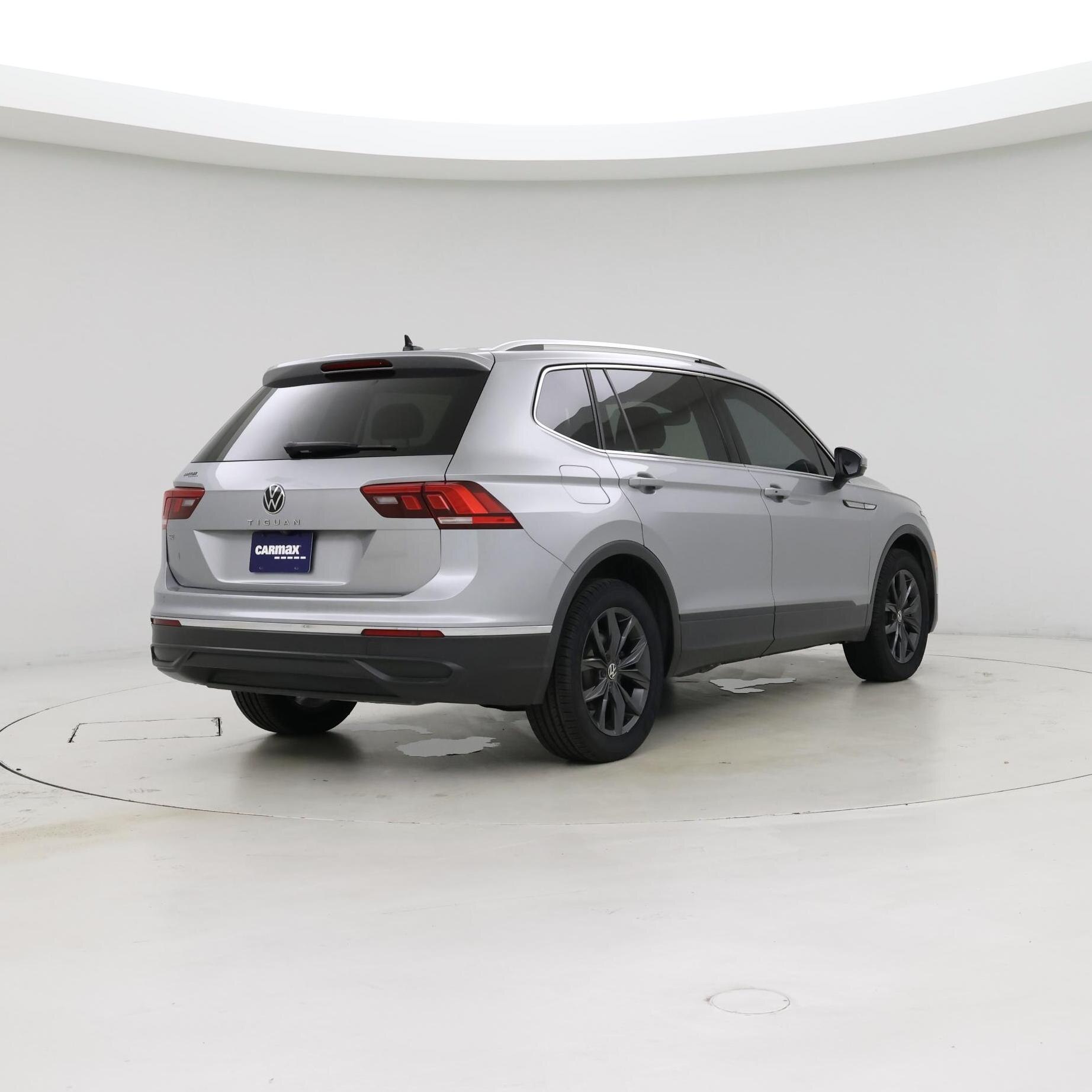 Thumbnail: 2022 Volkswagen Tiguan - 8
