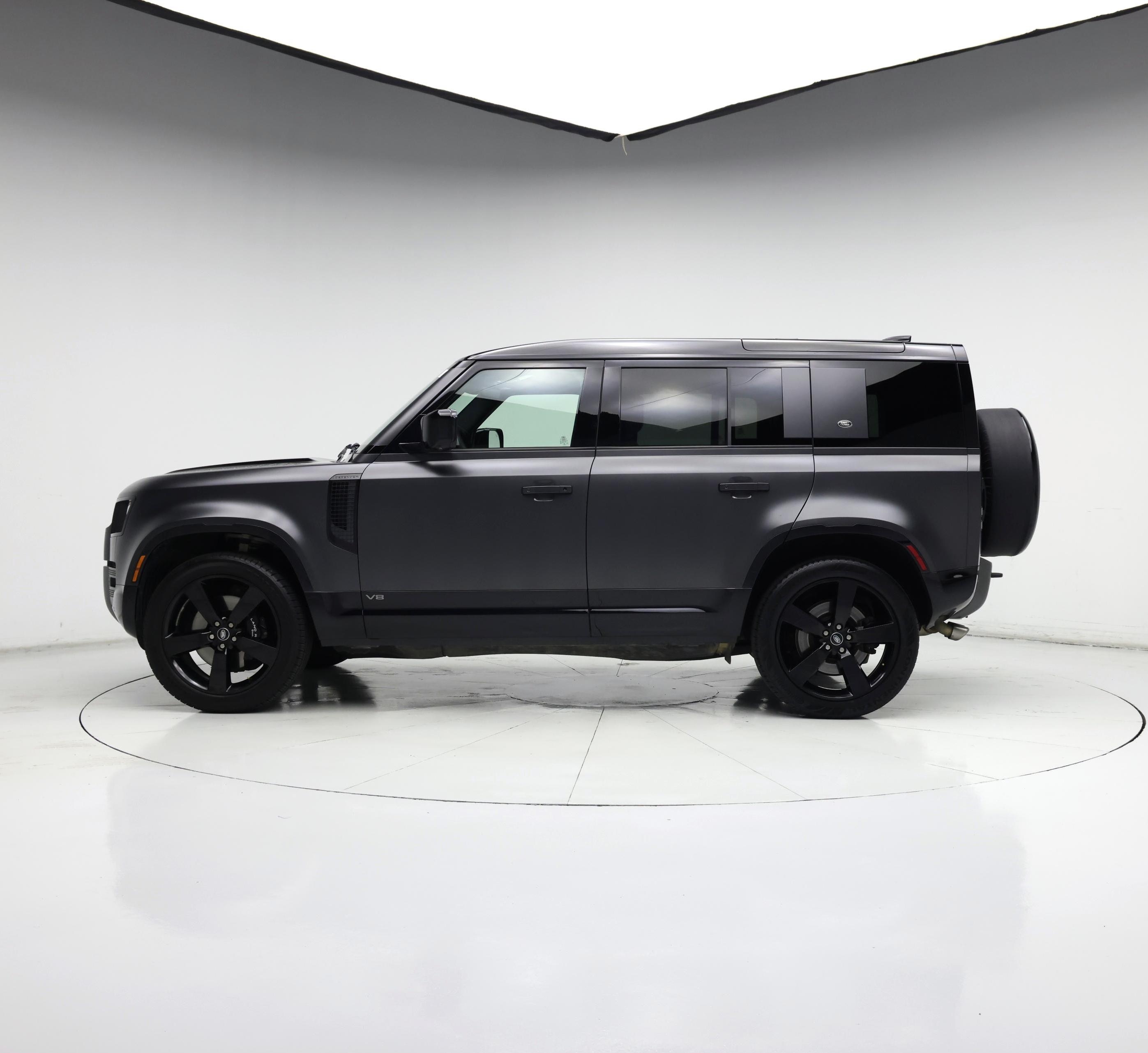 Thumbnail: 2023 Land Rover Defender - 3