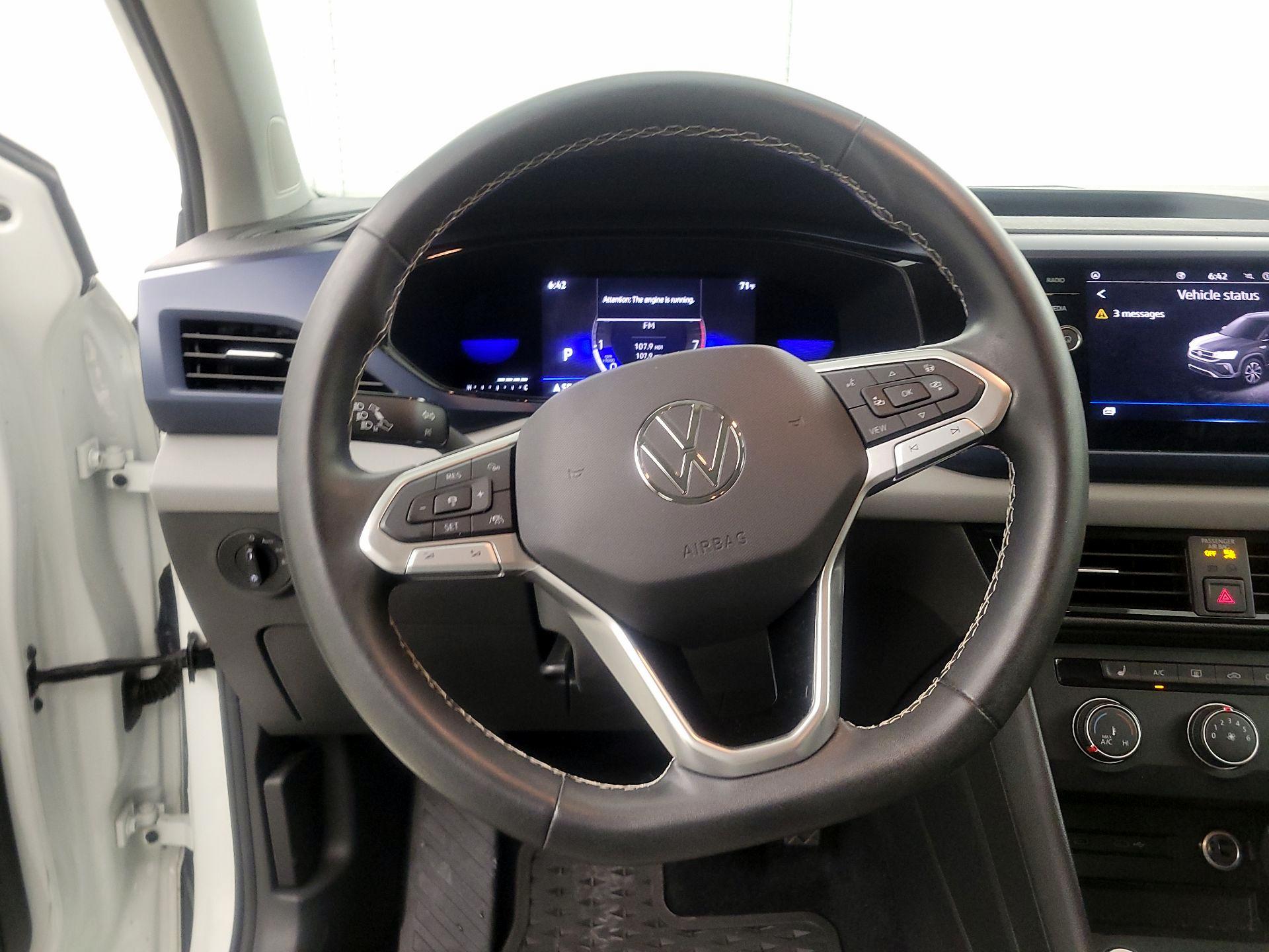 Thumbnail: 2022 Volkswagen Taos - 10