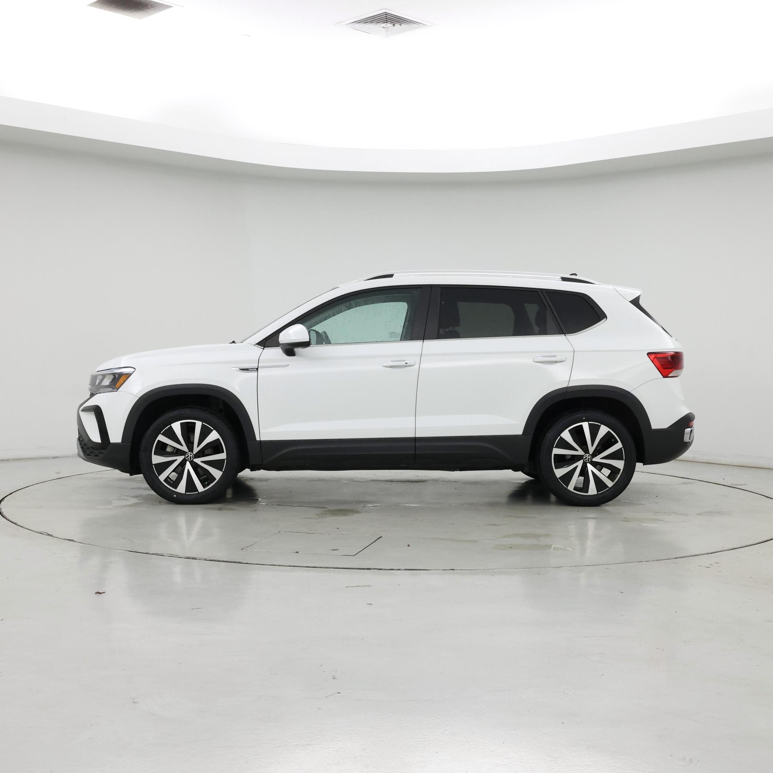 Thumbnail: 2022 Volkswagen Taos - 3