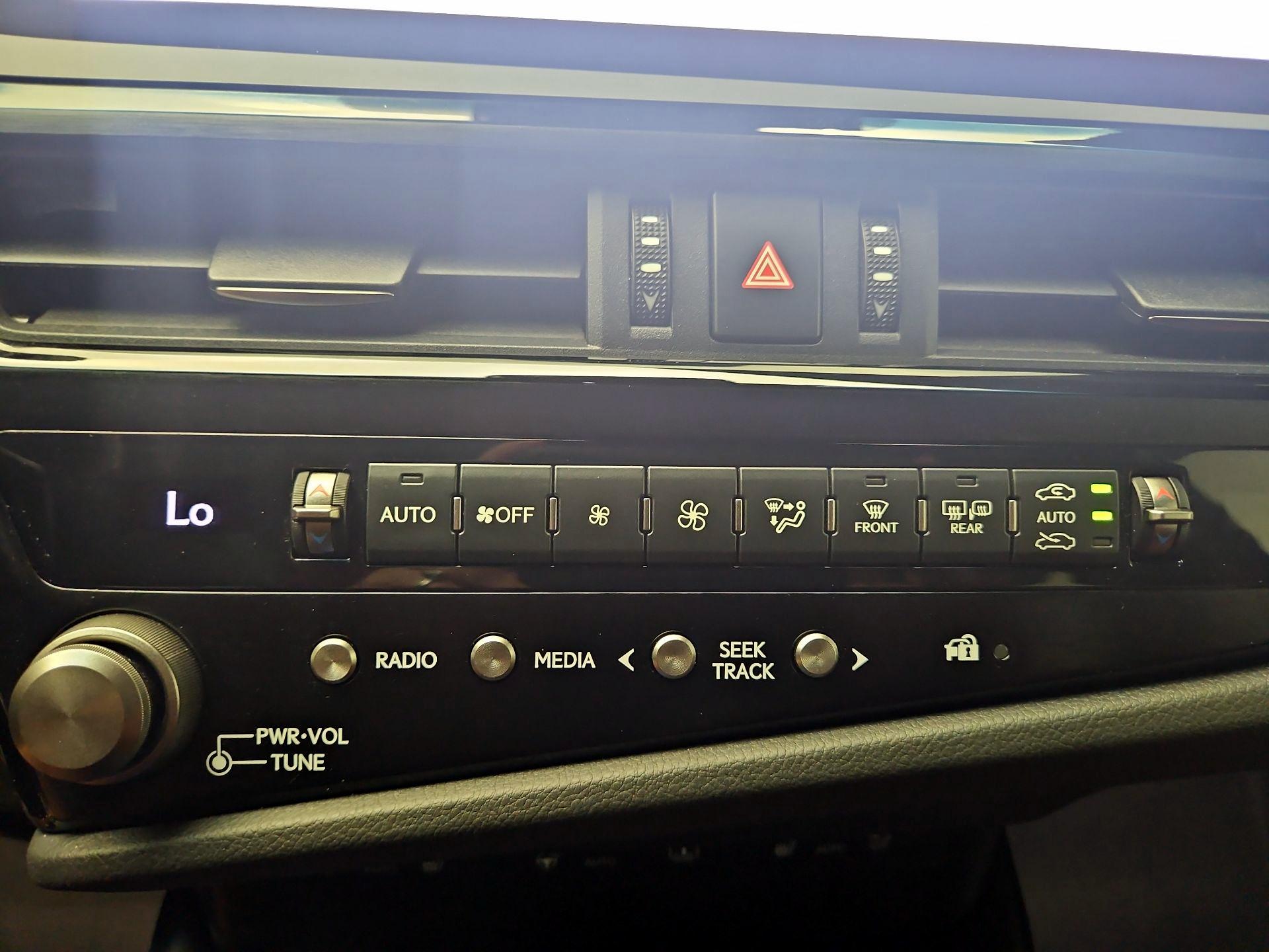 Thumbnail: 2023 Lexus ES - 16