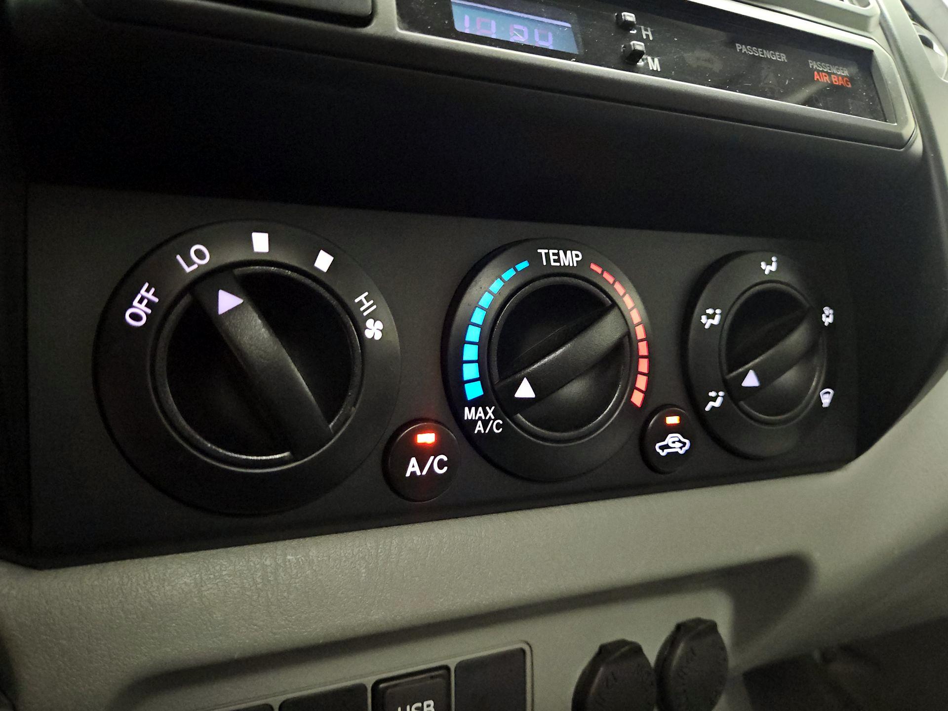 Thumbnail: 2014 Toyota Tacoma - 15