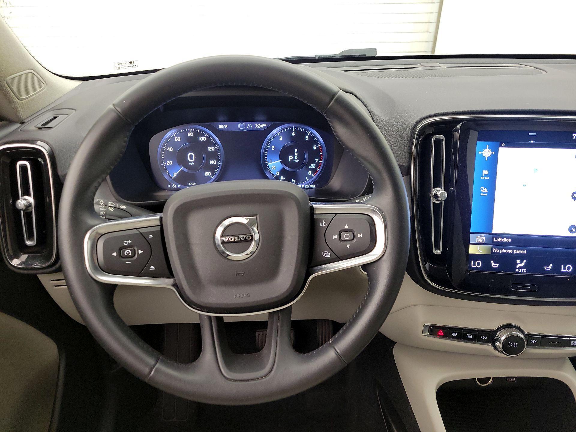 Thumbnail: 2021 Volvo XC40 - 10